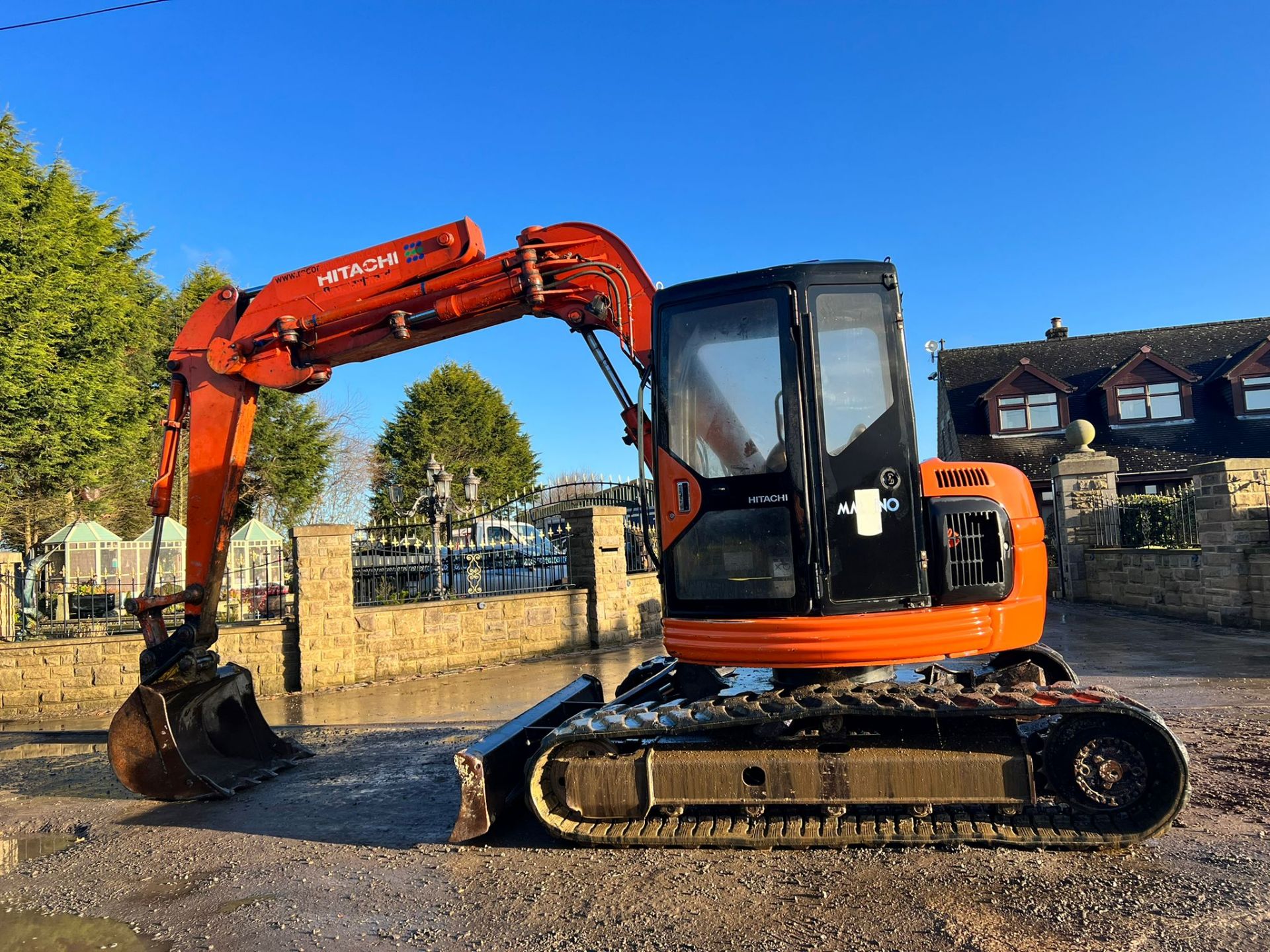 HITACHI EX75UR-3 TON RUBBER TRACKED EXCAVATOR, SHOWING A LOW AND GENUINE 8328 HOURS! *PLUS VAT* - Image 3 of 30