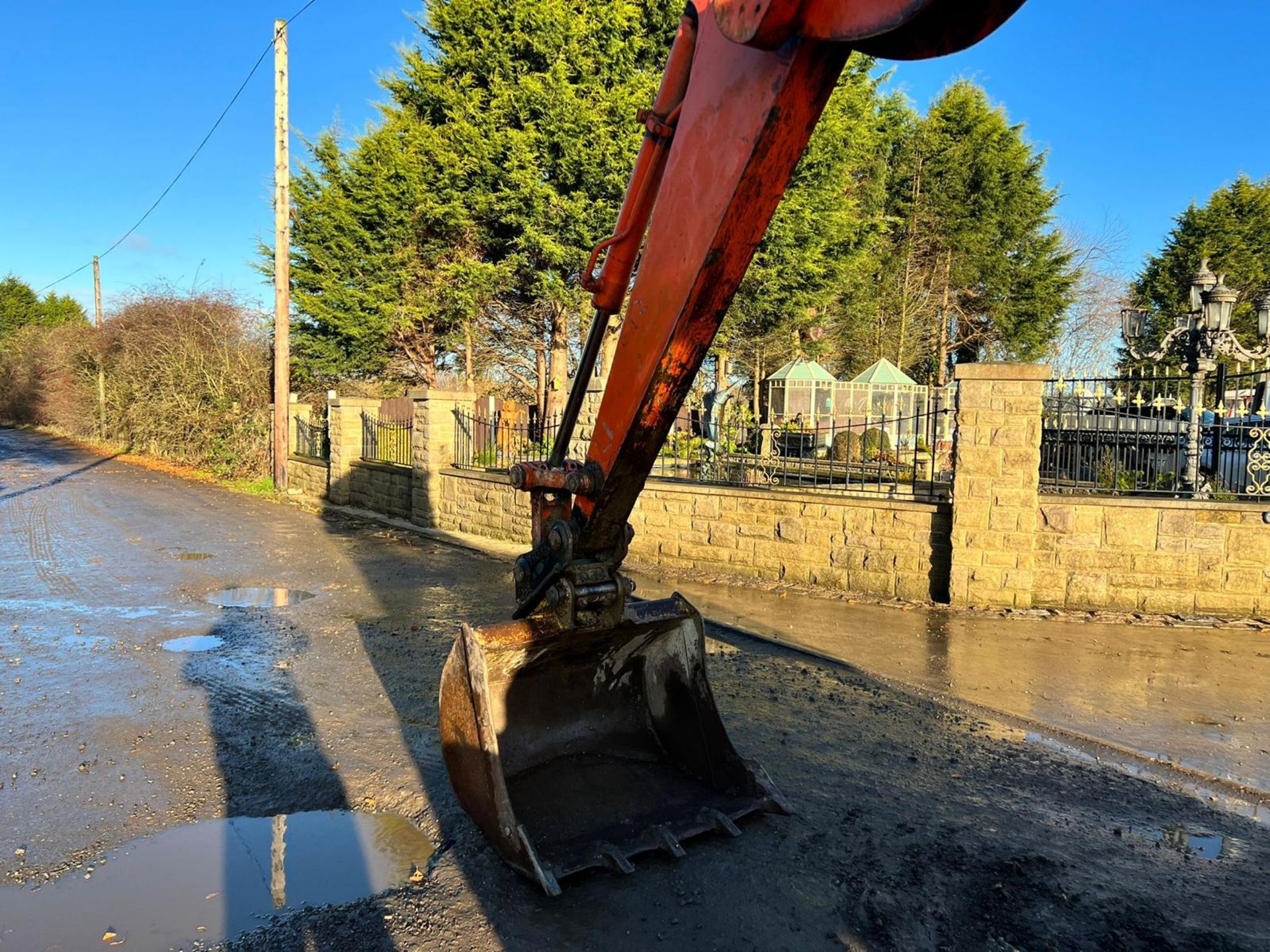 HITACHI EX75UR-3 TON RUBBER TRACKED EXCAVATOR, SHOWING A LOW AND GENUINE 8328 HOURS! *PLUS VAT* - Image 13 of 30