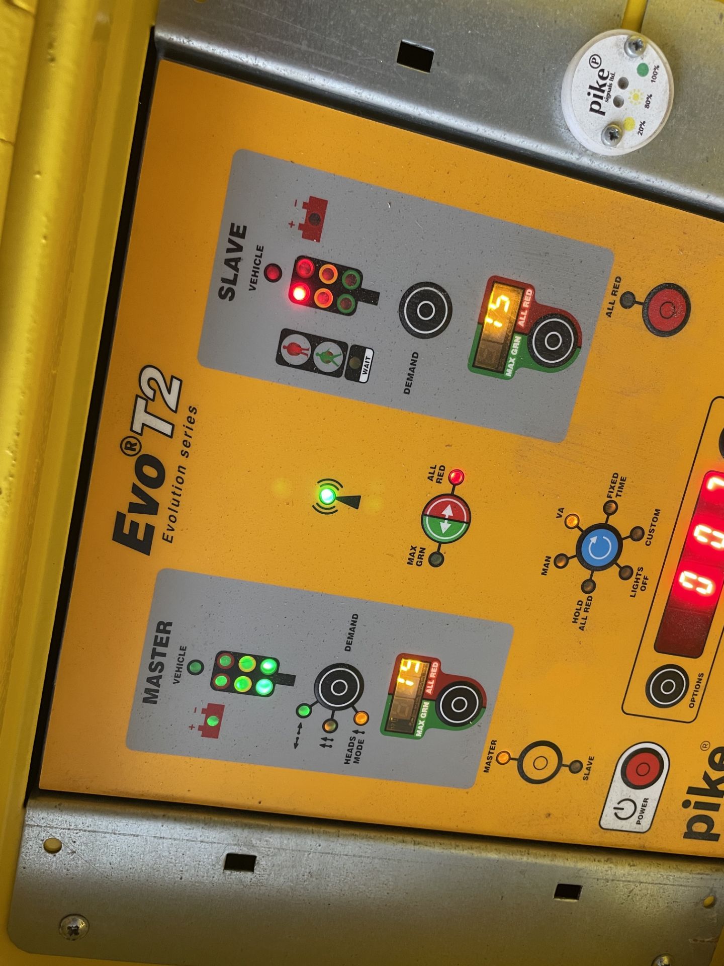 PIKE EVO PORTABLE T2 TRAFFIC LIGHTS, PAIR OF FULLY FUNCTIONING LIGTHS *PLUS VAT* - Image 8 of 11