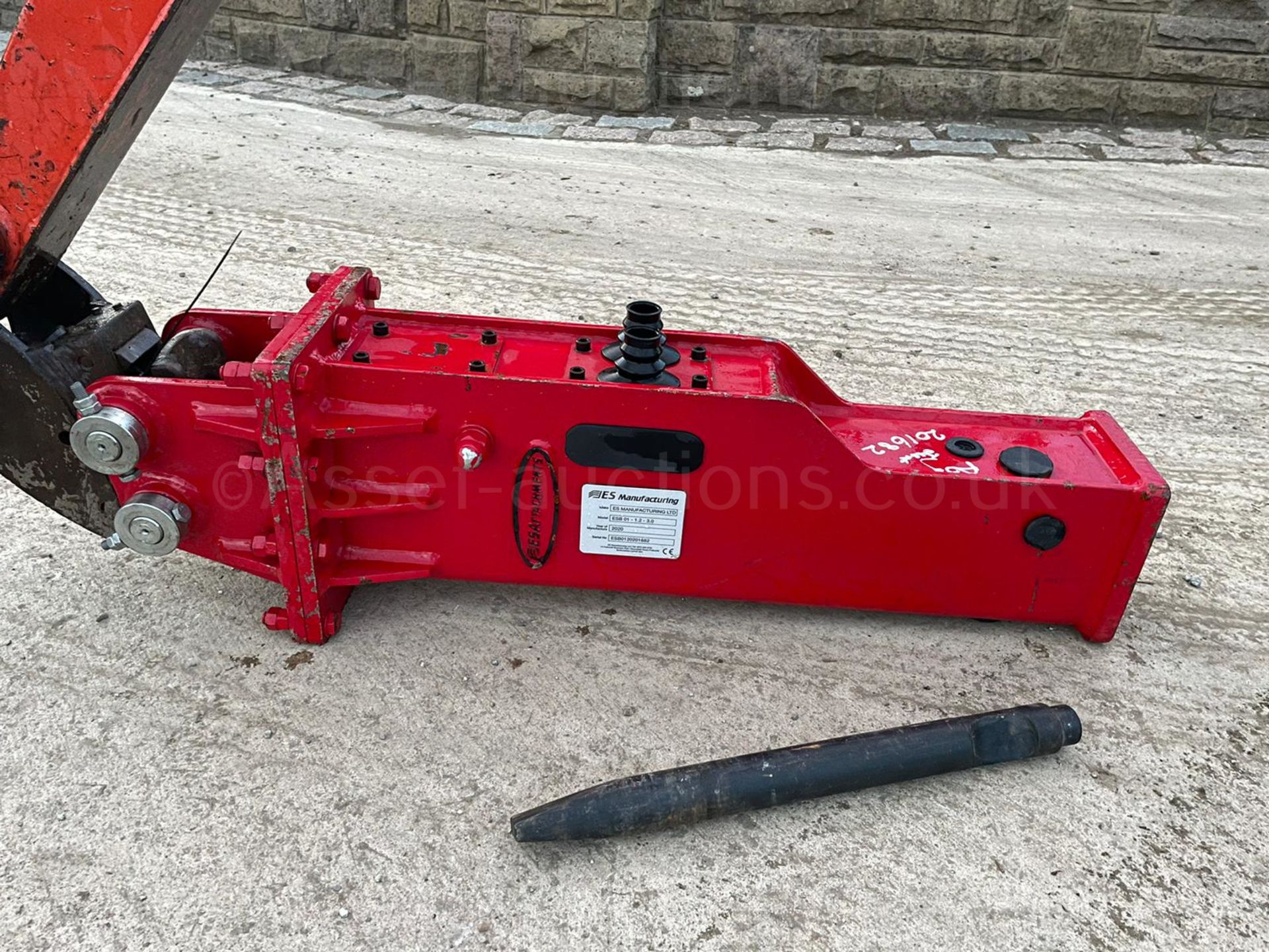 NEW AND UNUSED ES MANUFACTURING ESB00 ROCK BREAKER, CHISEL IS INCLUDED, 30MM PINS *PLUS VAT* - Image 2 of 10