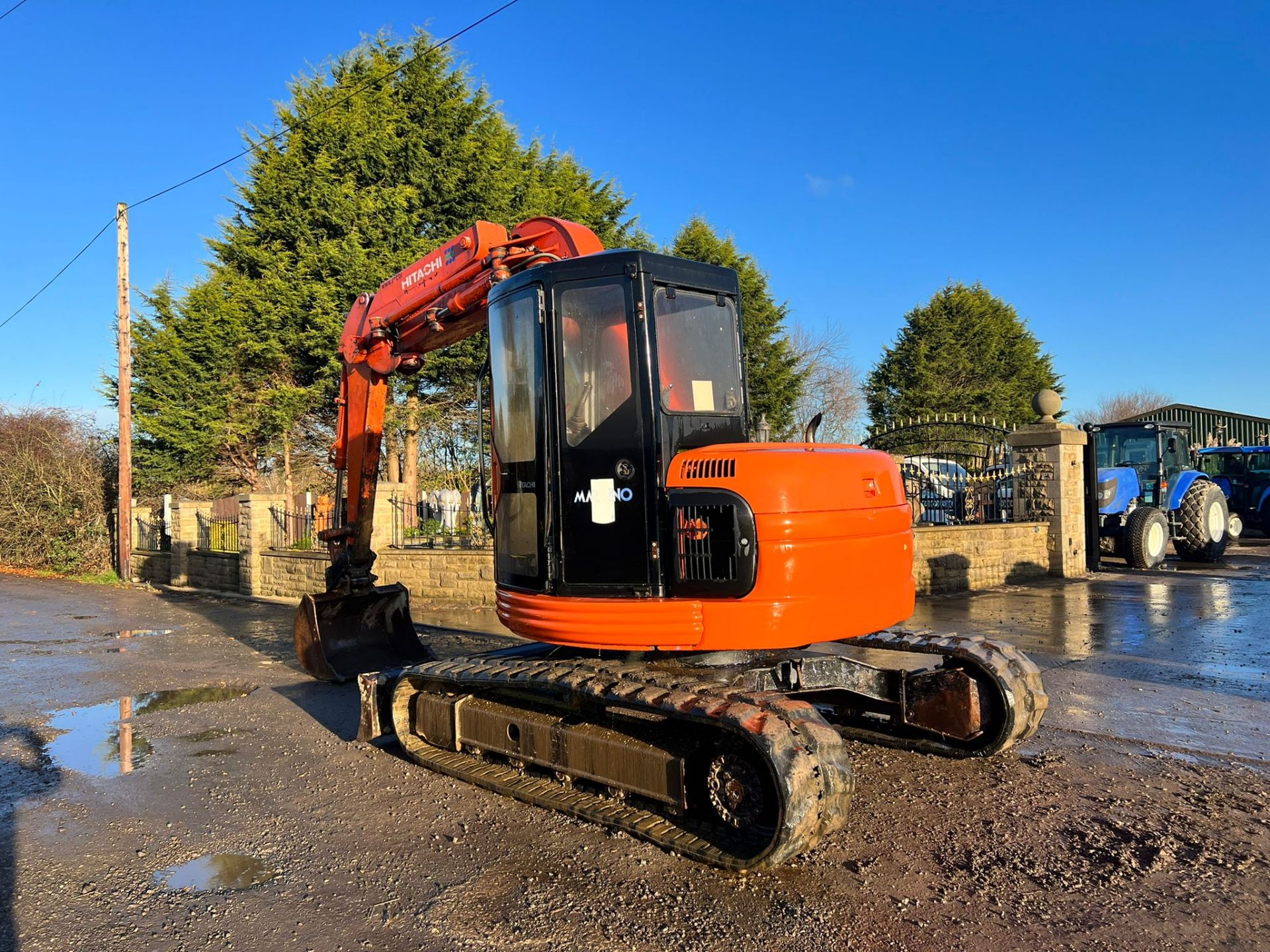 HITACHI EX75UR-3 TON RUBBER TRACKED EXCAVATOR, SHOWING A LOW AND GENUINE 8328 HOURS! *PLUS VAT* - Image 4 of 30