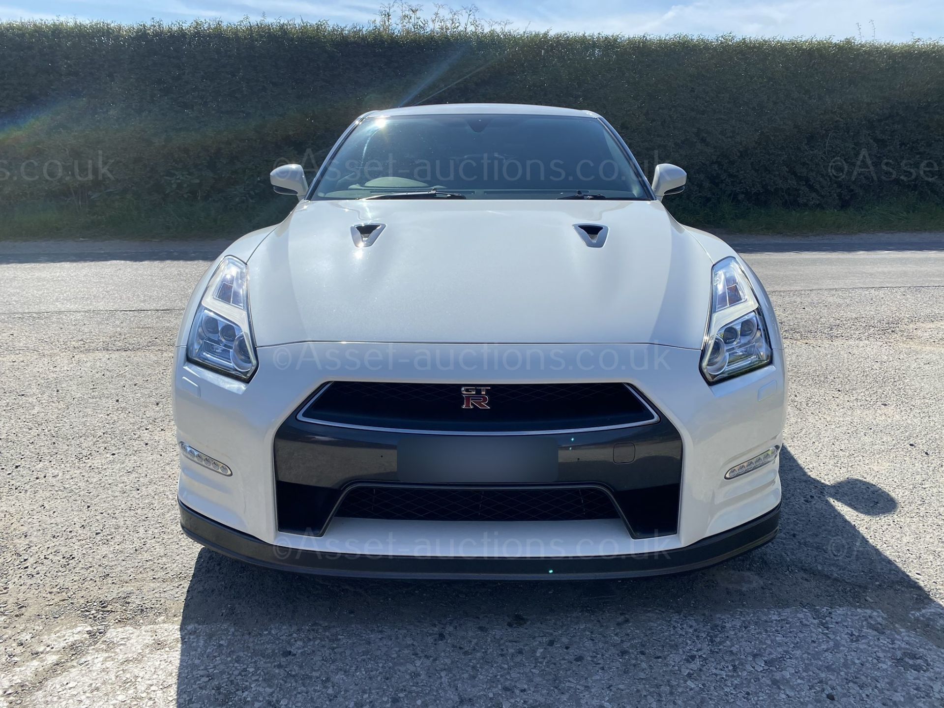 2014 (64) NISSAN R35 GTR PEARLESCENT WHITE COUPE, SHOWING 44,986 MILES *NO VAT* PICTURES TO FOLLOW - Image 3 of 36