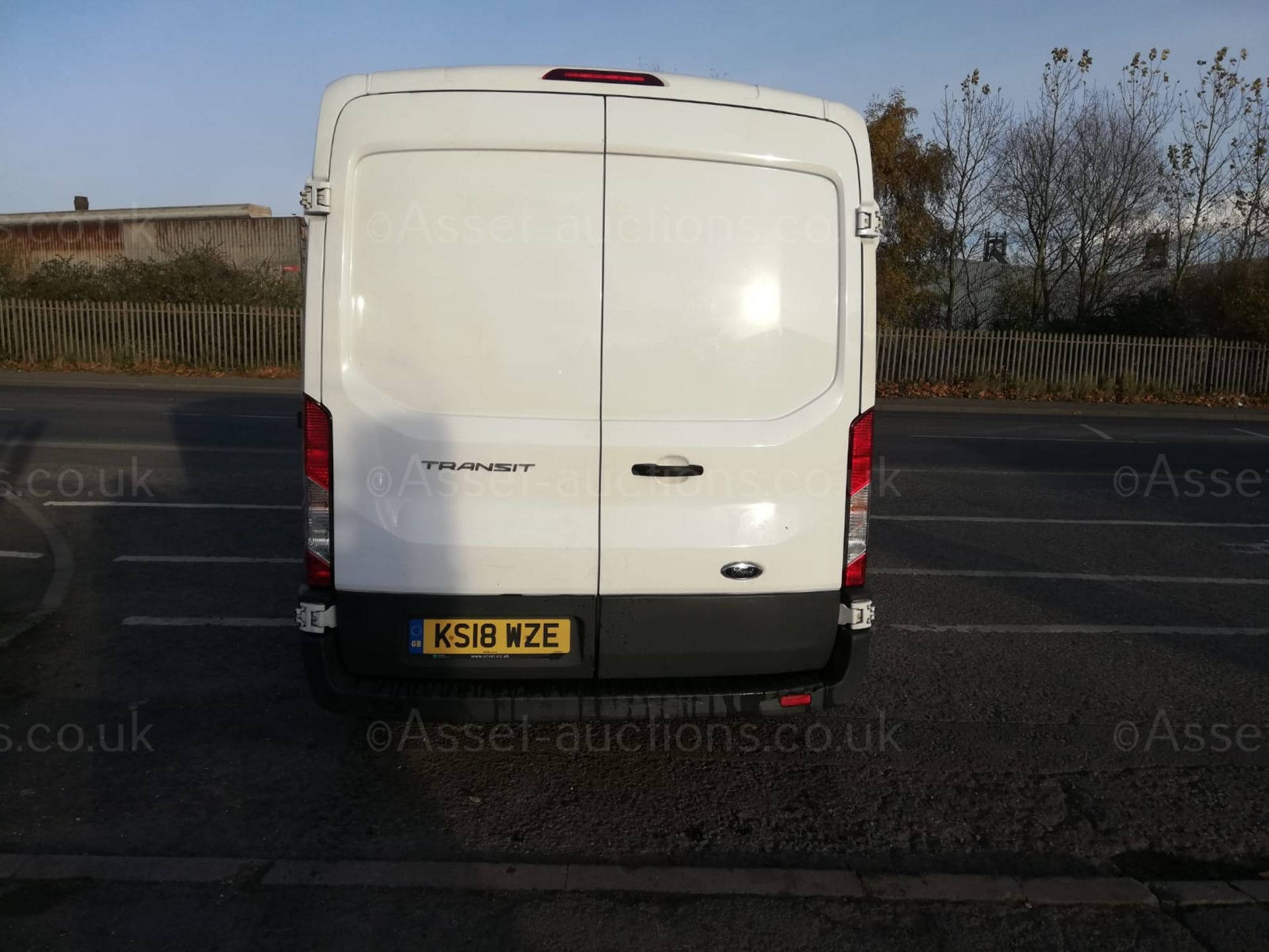 2018 FORD TRANSIT 350 FWD L2H2 WHITE PANEL VAN, 108K MILES, EURO 6, PLY LINED, 2.0 DIESEL *PLUS VAT* - Image 6 of 10