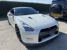 2014 (64) NISSAN R35 GTR PEARLESCENT WHITE COUPE, SHOWING 44,986 MILES *NO VAT* PICTURES TO FOLLOW