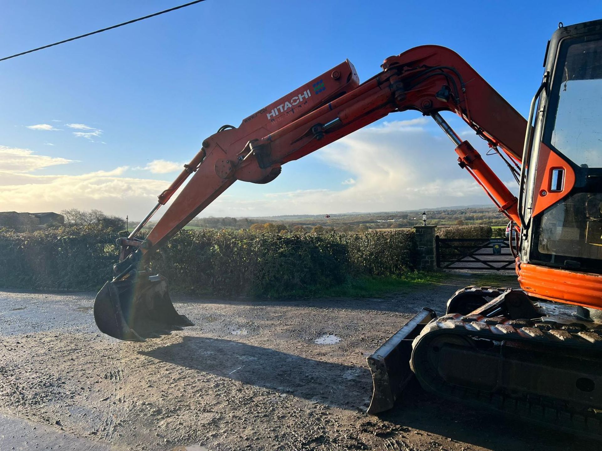 HITACHI EX75UR-3 TON RUBBER TRACKED EXCAVATOR, SHOWING A LOW AND GENUINE 8328 HOURS! *PLUS VAT* - Image 11 of 30