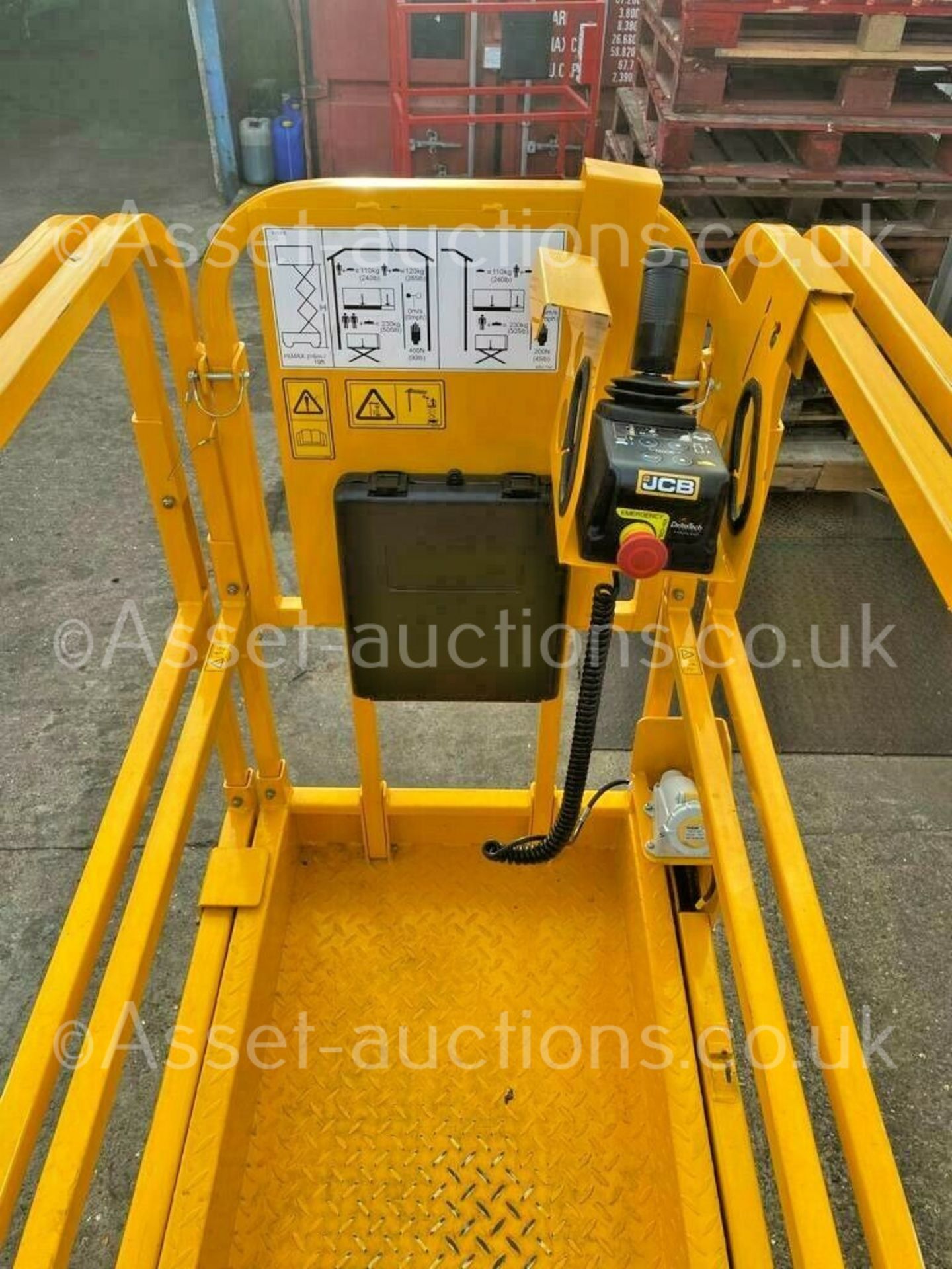 SCISSOR LIFT JCB S1930E ELECTRIC, PLATFORM HEIGHT 5.8m/ 19ft, ONLY 98.4 HOURS, YEAR 2018 *PLUS VAT* - Image 11 of 14