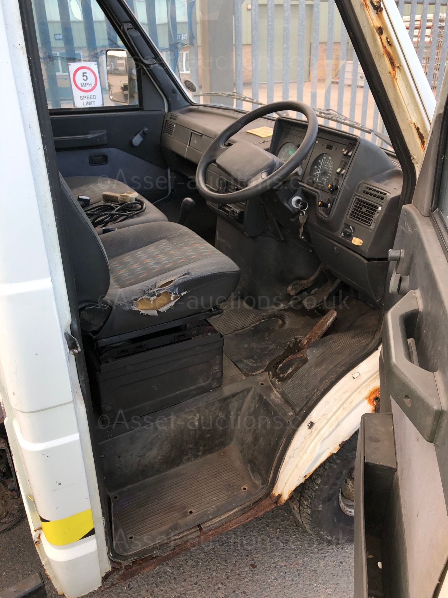 1997 IVECO DAILY (D) 2.8TD 35.10 C/C SWB WHITE RECOVERY TRUCK, 17ft TILT AND SLIDE BODY *NO VAT* - Image 12 of 17