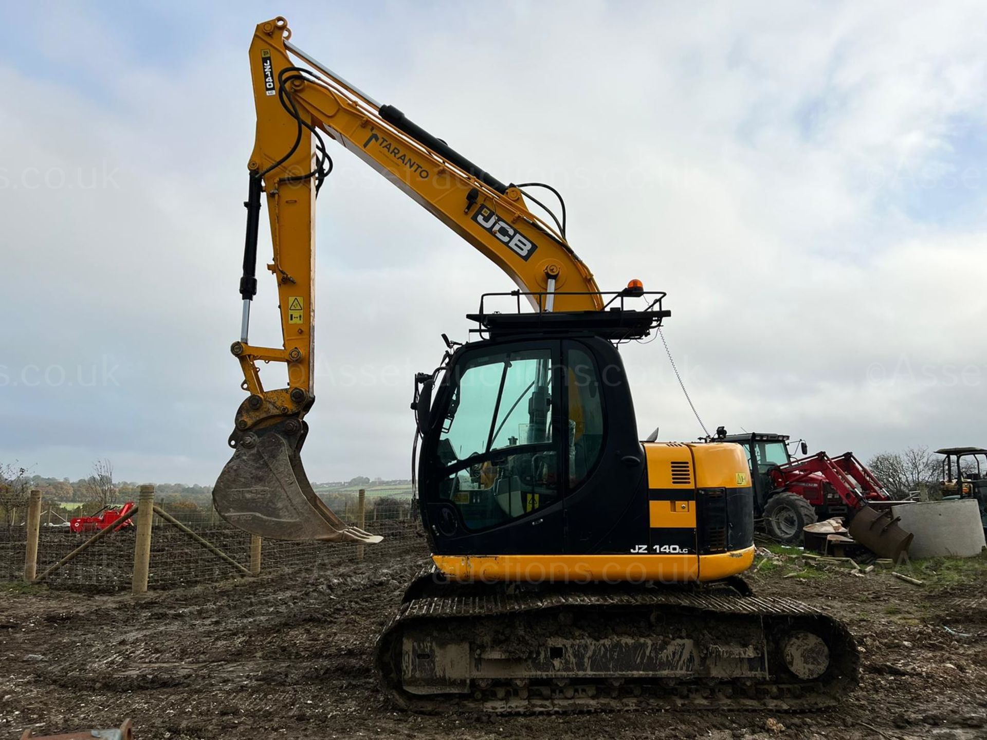 2008 JCB JZ140LC 15 TON STEEL TRACKED EXCAVATOR, RUNS DRIVES AND DIGS, SHOWING 9815 HOURS *PLUS VAT* - Image 4 of 30