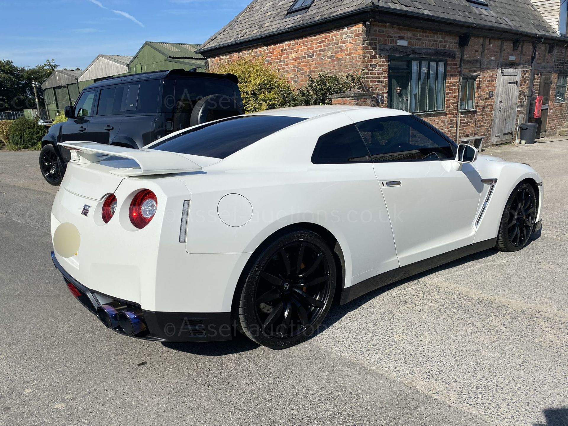 2014 (64) NISSAN R35 GTR PEARLESCENT WHITE COUPE, SHOWING 44,986 MILES *NO VAT* PICTURES TO FOLLOW - Image 10 of 36
