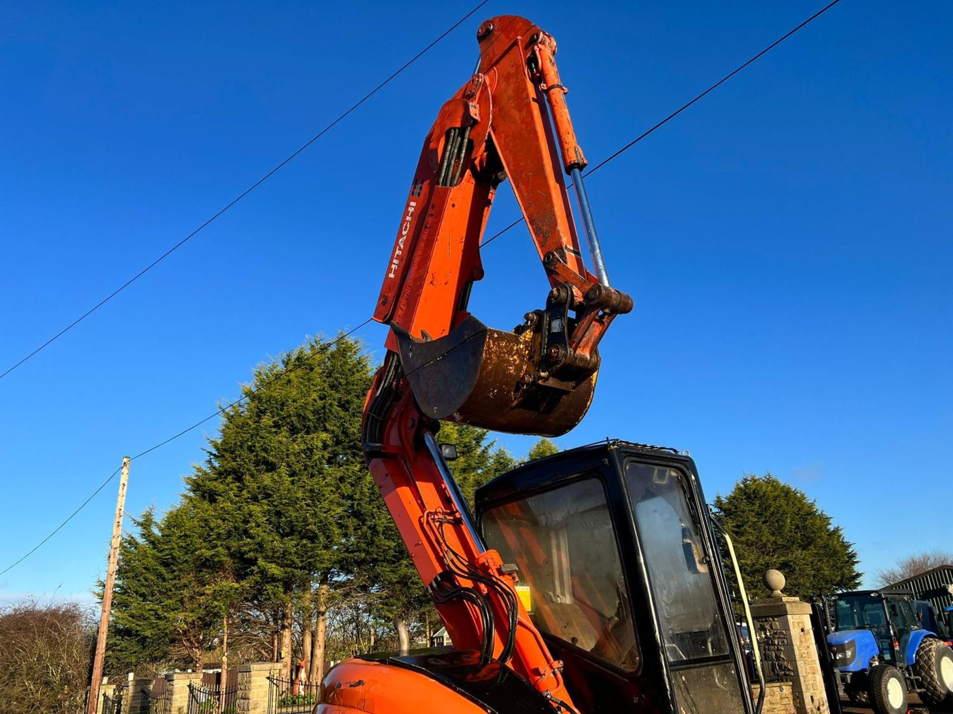 HITACHI EX75UR-3 TON RUBBER TRACKED EXCAVATOR, SHOWING A LOW AND GENUINE 8328 HOURS! *PLUS VAT* - Image 15 of 30