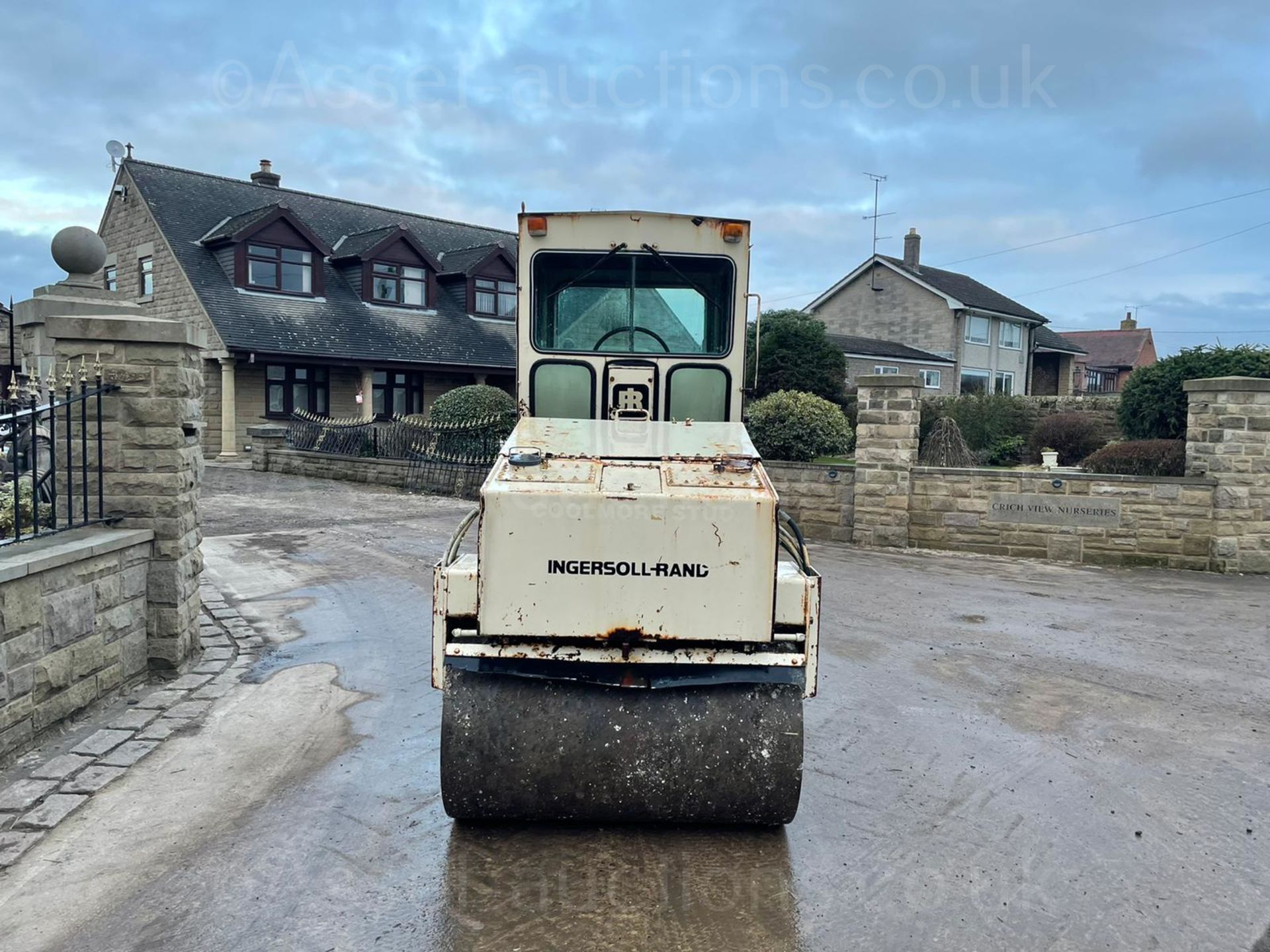 INGERSOLL RAND DD25 TWIN DRUM ROLLER, RUNS DRIVES AND VIBRATES, CABBED *PLUS VAT* - Image 6 of 16