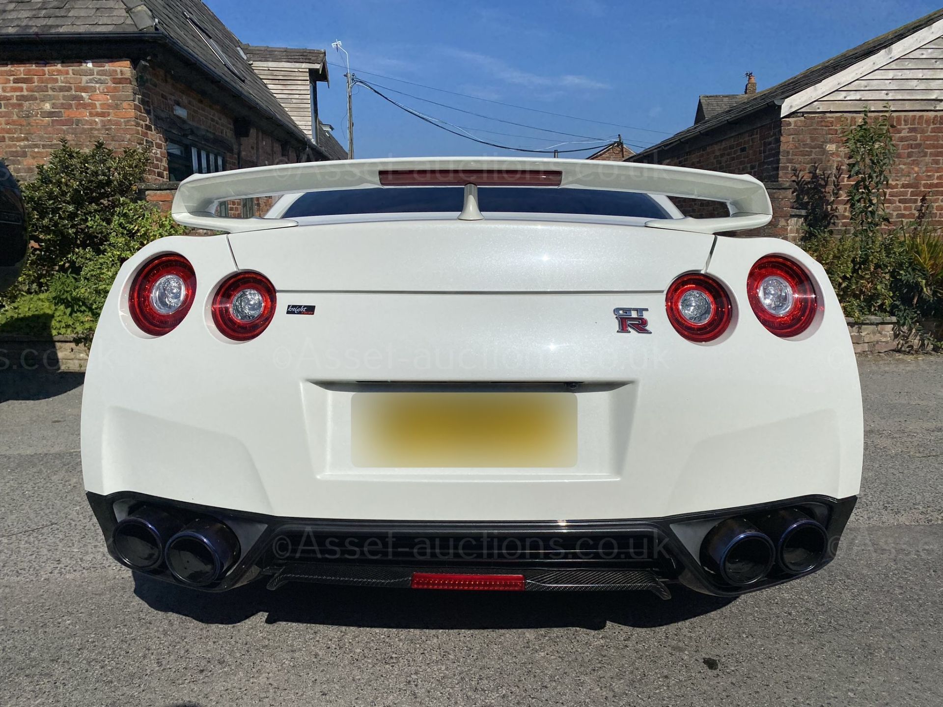 2014 (64) NISSAN R35 GTR PEARLESCENT WHITE COUPE, SHOWING 44,986 MILES *NO VAT* PICTURES TO FOLLOW - Image 8 of 36