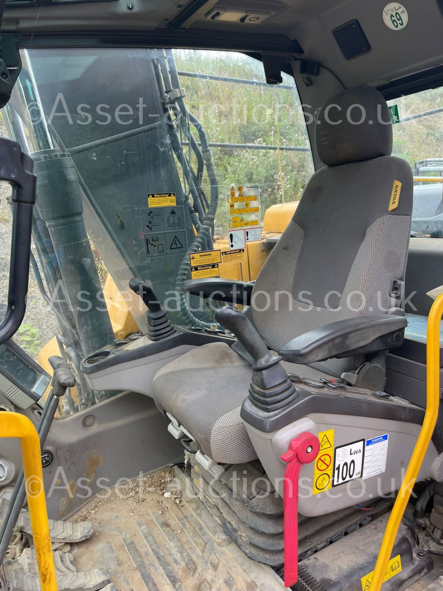 2014 VOLVO EC140DL 14 TON STEEL TRACKED EXCAVATOR, RUNS DRIVES AND DIGS, FULLY GLASS CAB *PLUS VAT* - Image 13 of 14