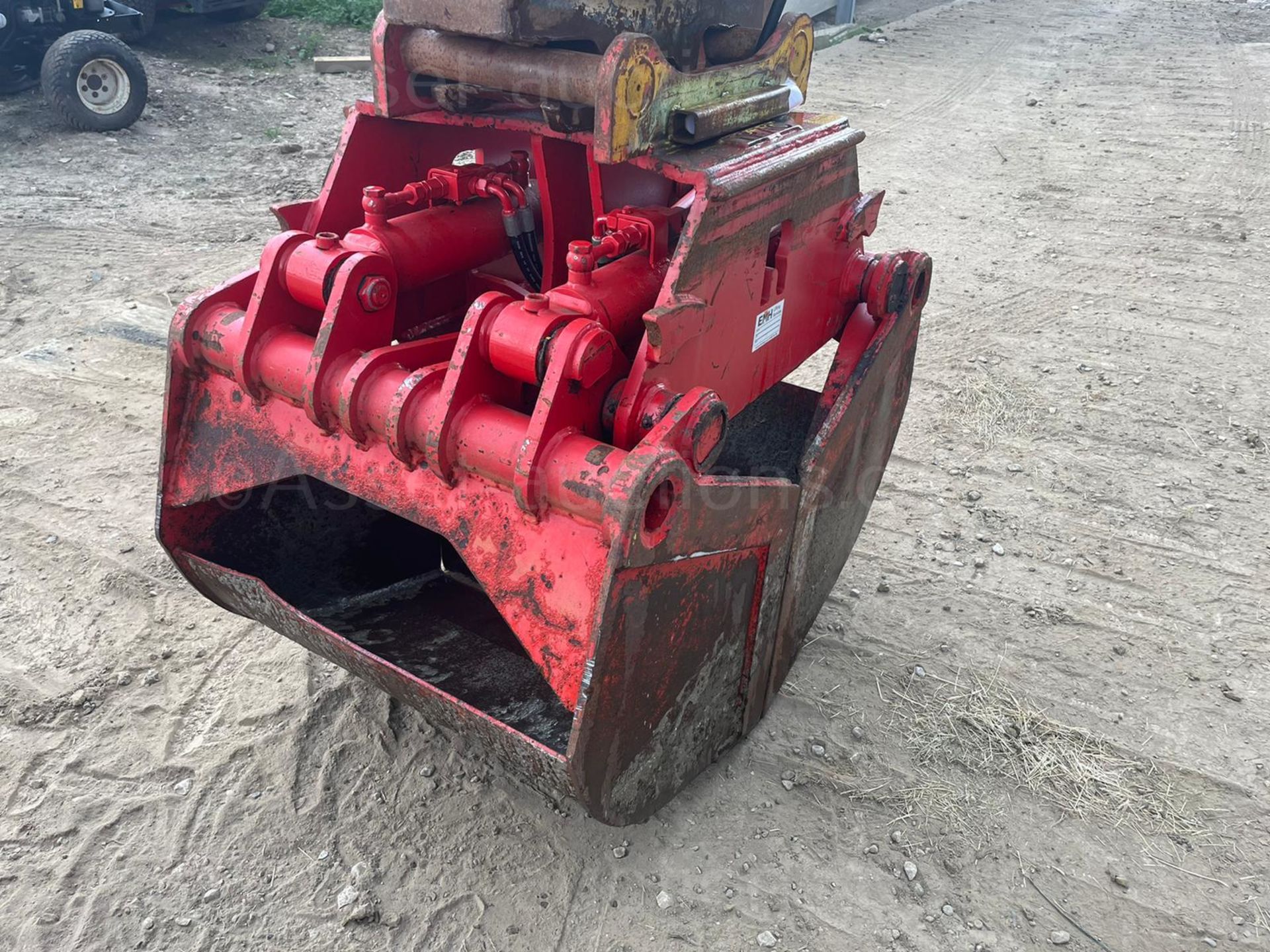 HYDRAULIC RED SHELL GRAB, SUITABLE FOR A LARGE EXCAVATOR, HYDRAULIC DRIVEN, 65mm PINS *PLUS VAT* - Image 6 of 16