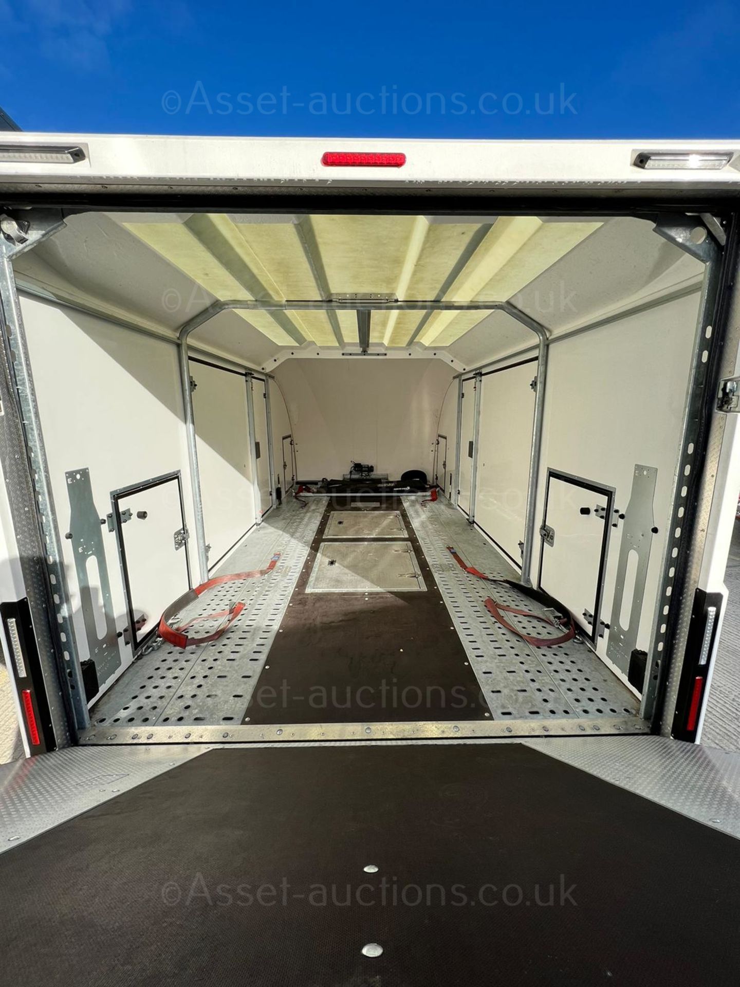 2020 BRAIN JAMES RT6 ENCLOSED TRAILER, LIKE BRAND NEW, HAS DONE VERY LITTLE MILES *PLUS VAT* - Image 4 of 5