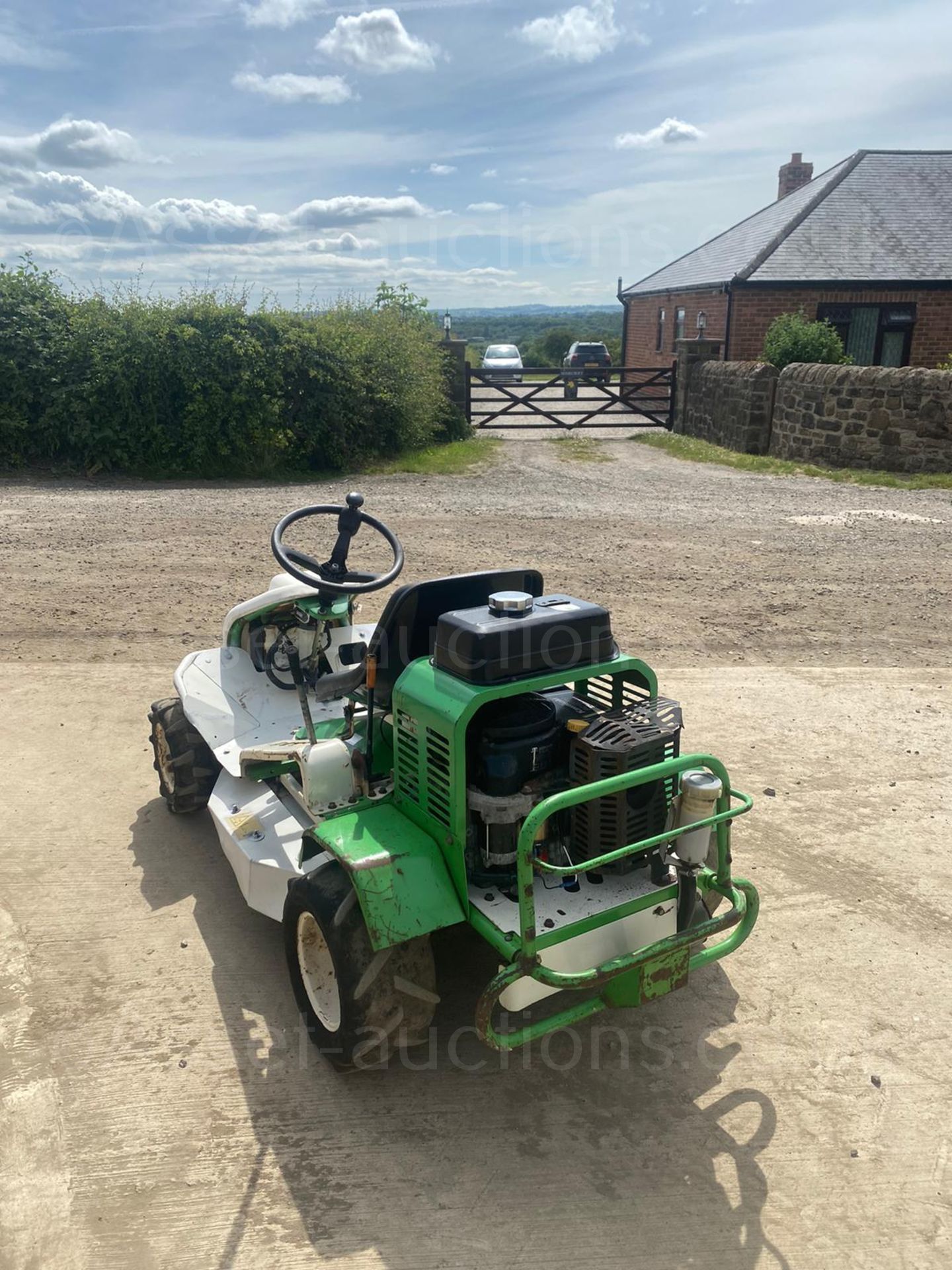 ETESIA ATTILA 85 BANK MOWER, STARTS AND RUNS, HOURS ARE SHOWING 554 *NO VAT* - Image 8 of 12