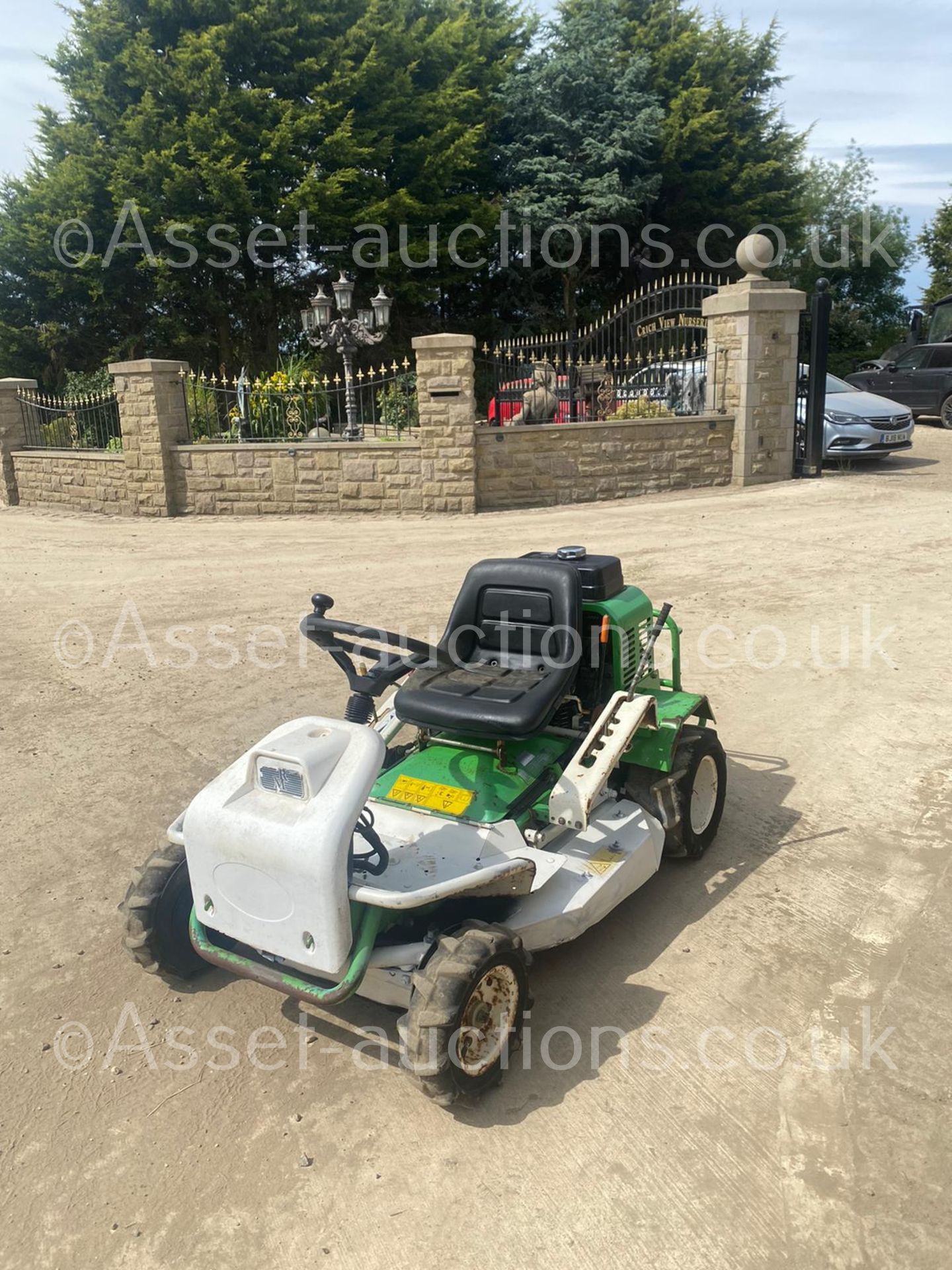 ETESIA ATTILA 85 BANK MOWER, STARTS AND RUNS, HOURS ARE SHOWING 554 *NO VAT* - Image 5 of 12