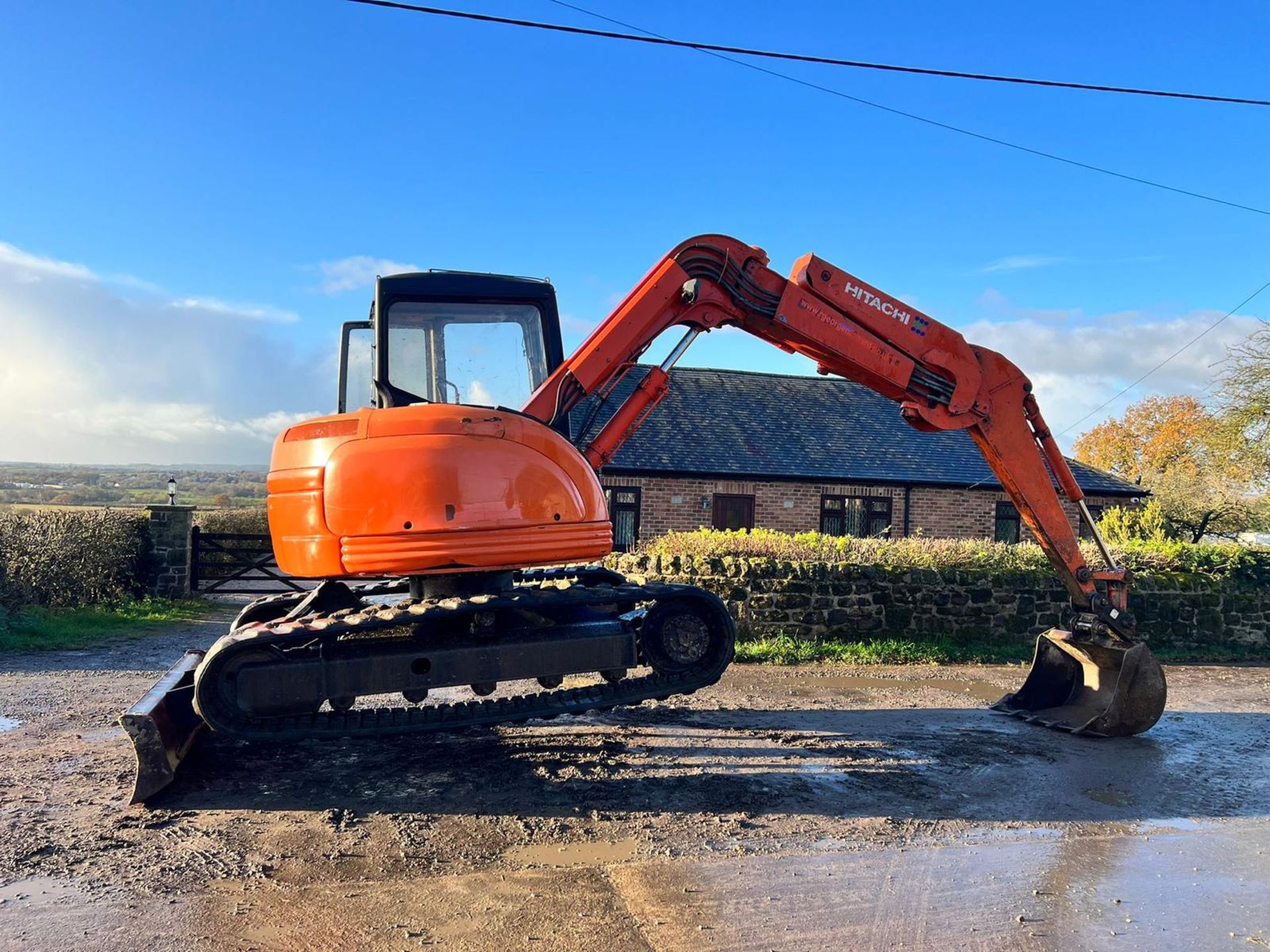 HITACHI EX75UR-3 TON RUBBER TRACKED EXCAVATOR, SHOWING A LOW AND GENUINE 8328 HOURS! *PLUS VAT* - Image 8 of 30