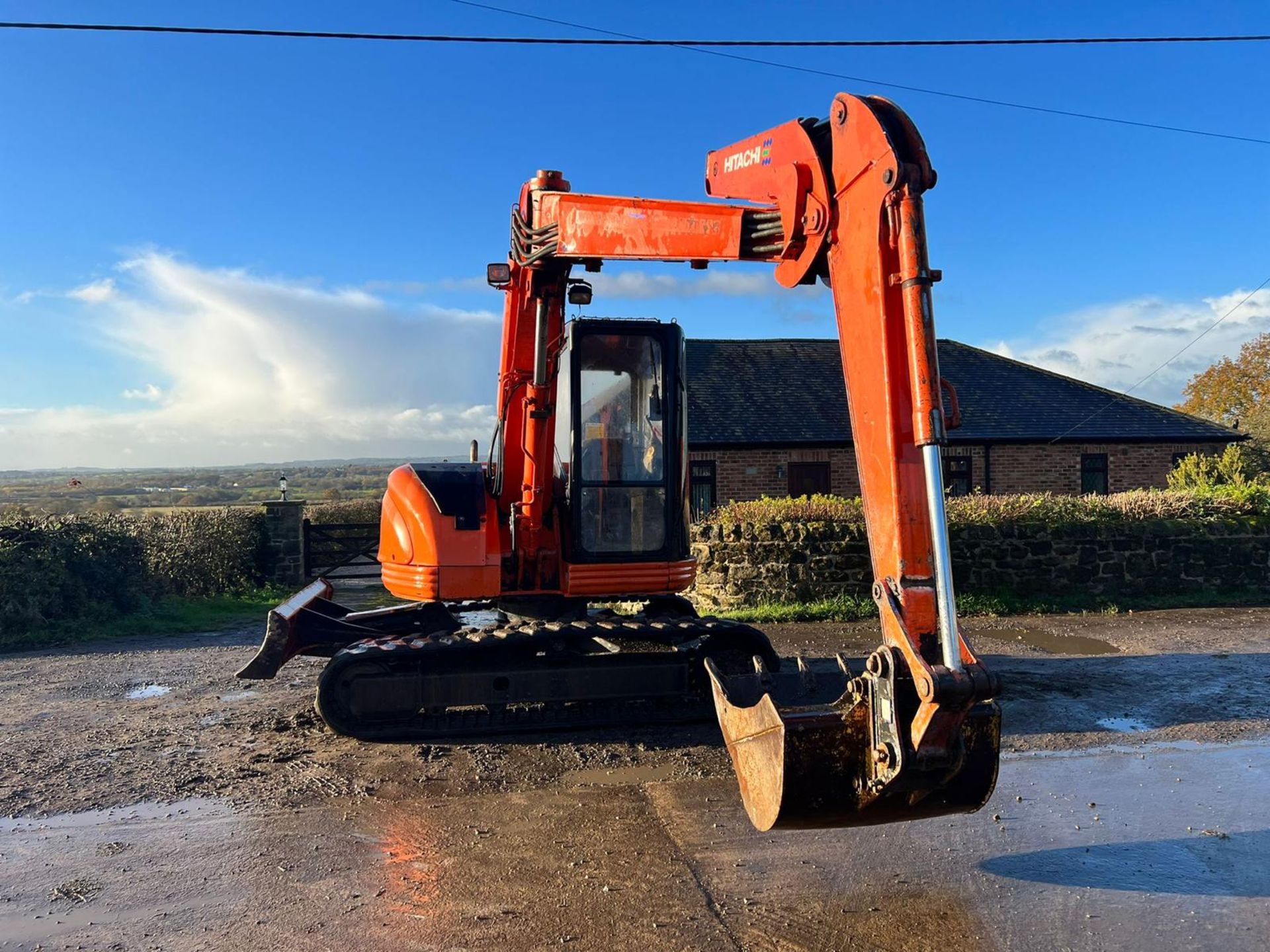 HITACHI EX75UR-3 TON RUBBER TRACKED EXCAVATOR, SHOWING A LOW AND GENUINE 8328 HOURS! *PLUS VAT* - Image 7 of 30