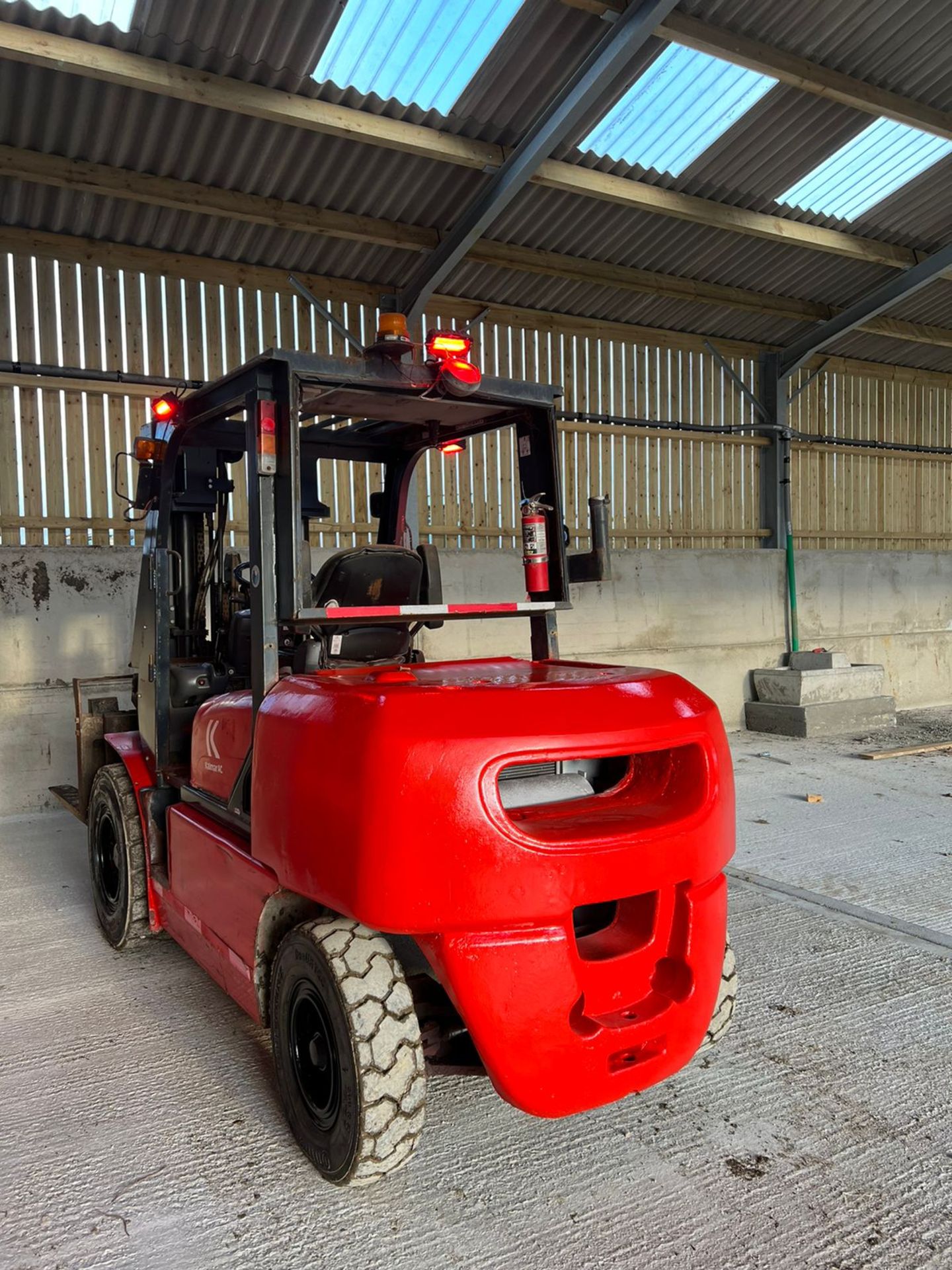 KALMAR P90CX FORK LIFT CONTAINER SPEC, 3 STAGE MAST, SIDE SHIFT, RUNS WORKS AND LIFTS *PLUS VAT* - Image 3 of 6