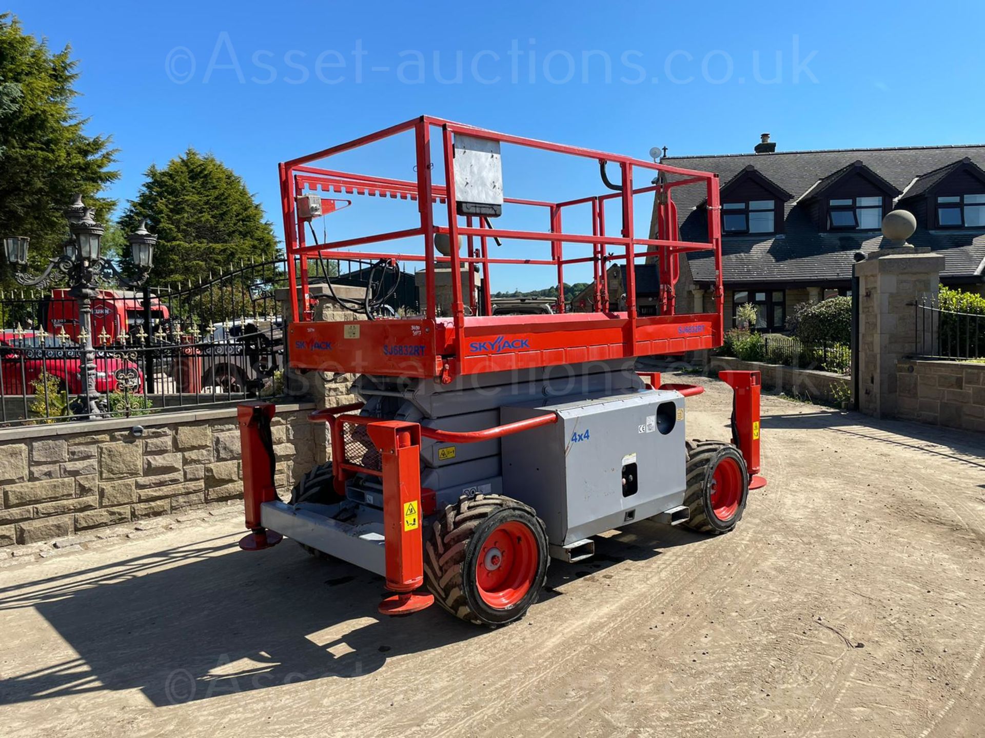 2007 SKYJACK SJ6832RT 4x4 DIESEL SCISSOR LIFT, RUNS DRIVES AND LIFTS *PLUS VAT* - Image 10 of 26