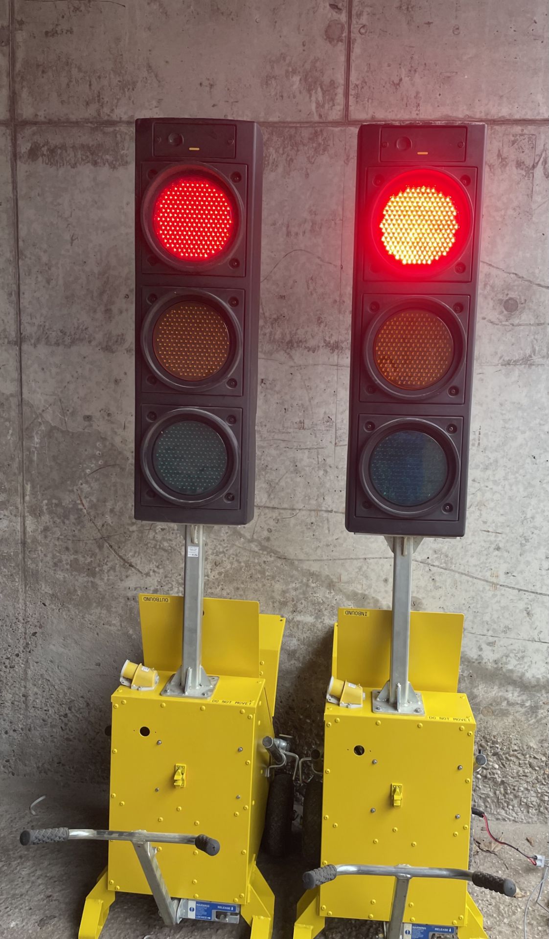 PIKE EVO PORTABLE T2 TRAFFIC LIGHTS, PAIR OF FULLY FUNCTIONING LIGTHS *PLUS VAT*