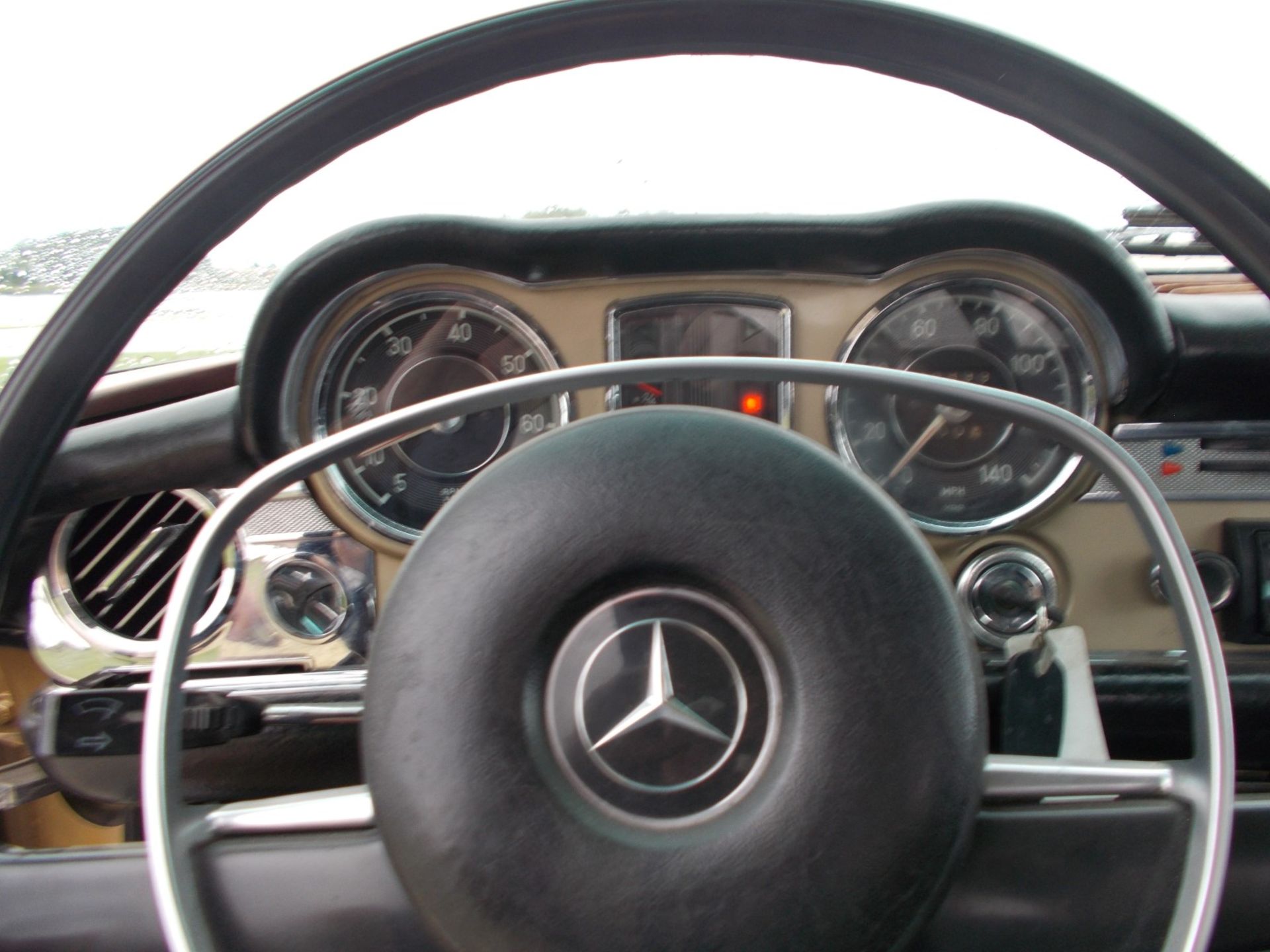 1969 MERCEDES 280SL PAGODA, AUTOMATIC, HARD/SOFT TOPS, LEFT HAND DRIVE, AMERICAN IMPORT *PLUS VAT* - Image 24 of 38