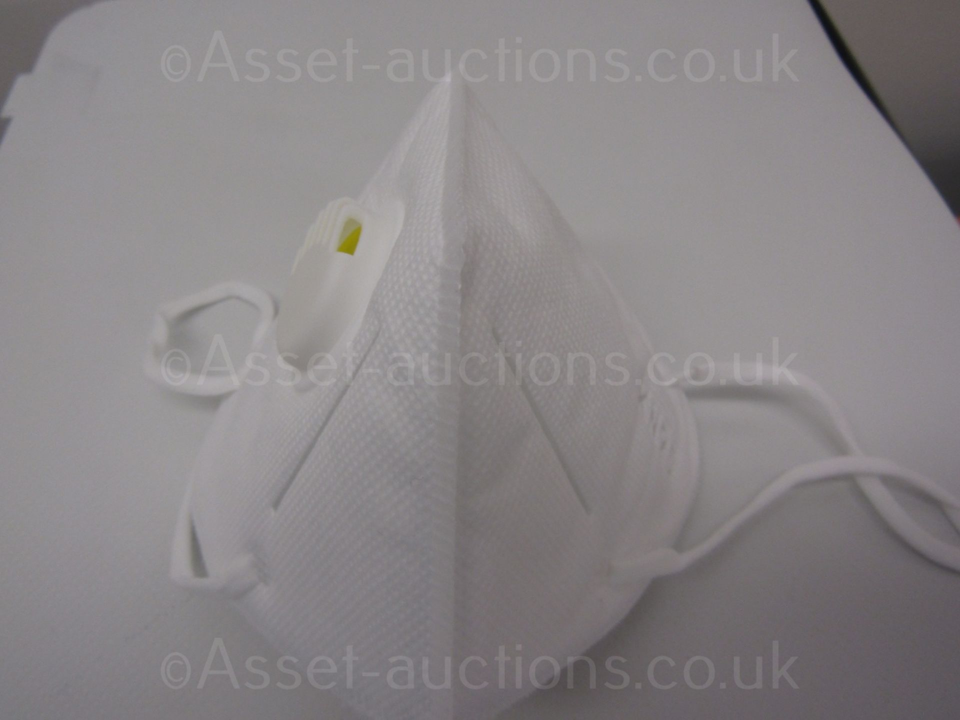 5000 KN95 FILTERED FACE MASKS, BRAND NEW WITH TAGS AND CE MARK CERTIFIED *PLUS VAT* - Image 4 of 7