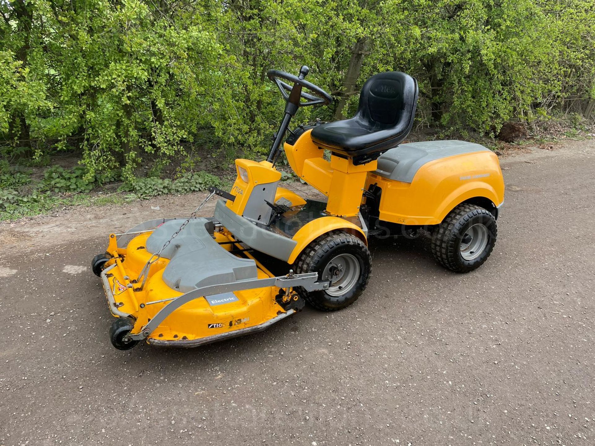 STIGA PARK COMFORT RIDE ON MOWER, RUNS DRIVES AND CUTS, 110CM DECK, HYDROSTATIC *NO VAT*