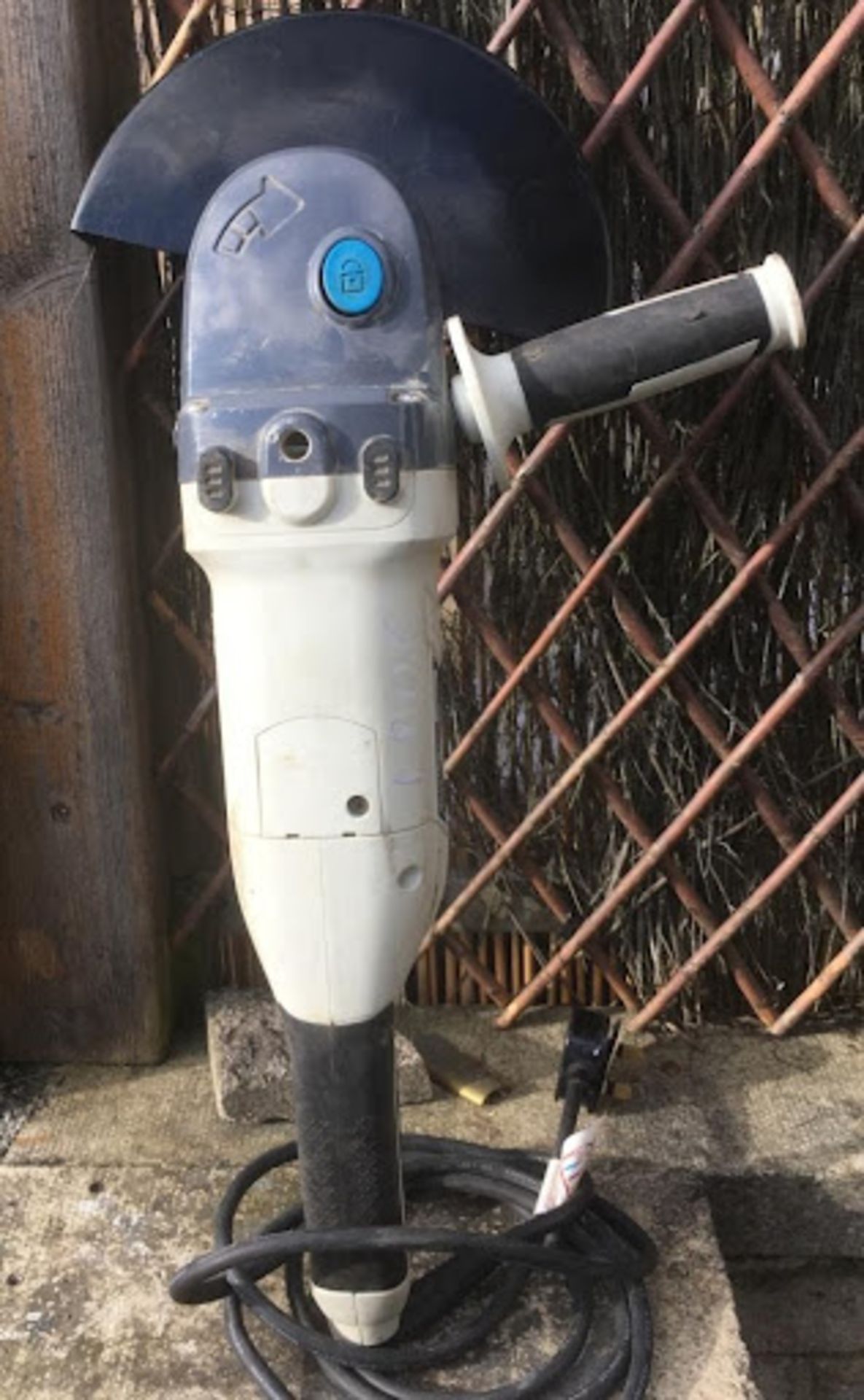 MAC ALLISTER MSAG2000 2000w 9" ELECTRIC ANGLE GRINDER 220-240v, USED IN WORKING ORDER *NO VAT* - Image 2 of 2