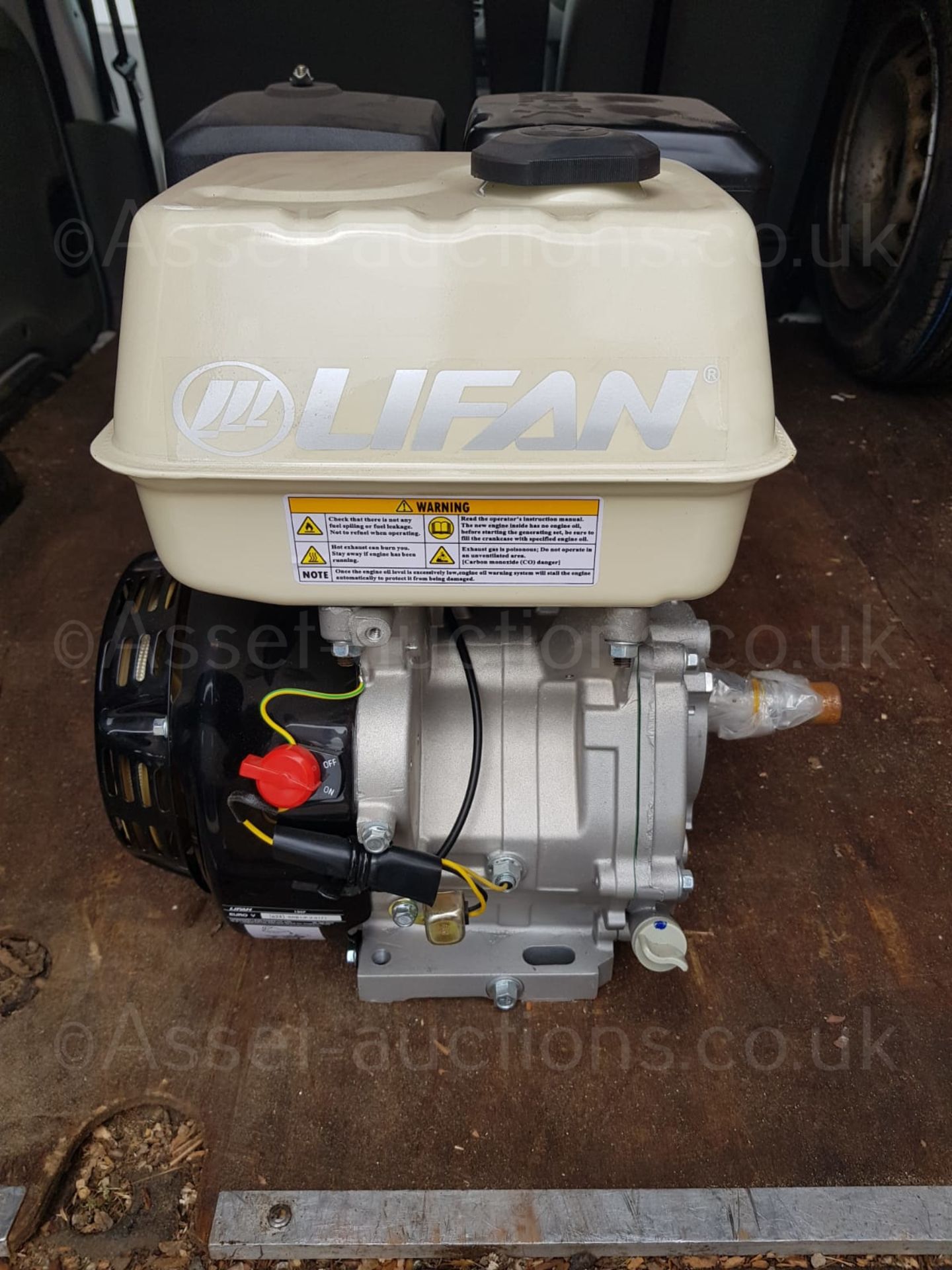 NEW AND UNUSED 15hp LIFAN LF420Q, SMALL BIT OF RUST ON THE SHAFT *NO VAT* - Image 3 of 7
