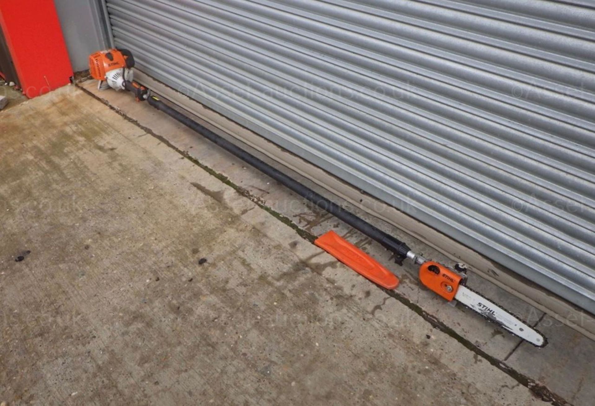 2016 STIHL HT131 POLE SAW WITH CHAINSAW HEAD, RUNS AND WORKS, DIRECT COUNCIL, BAR COVER INCLUDED - Image 4 of 5