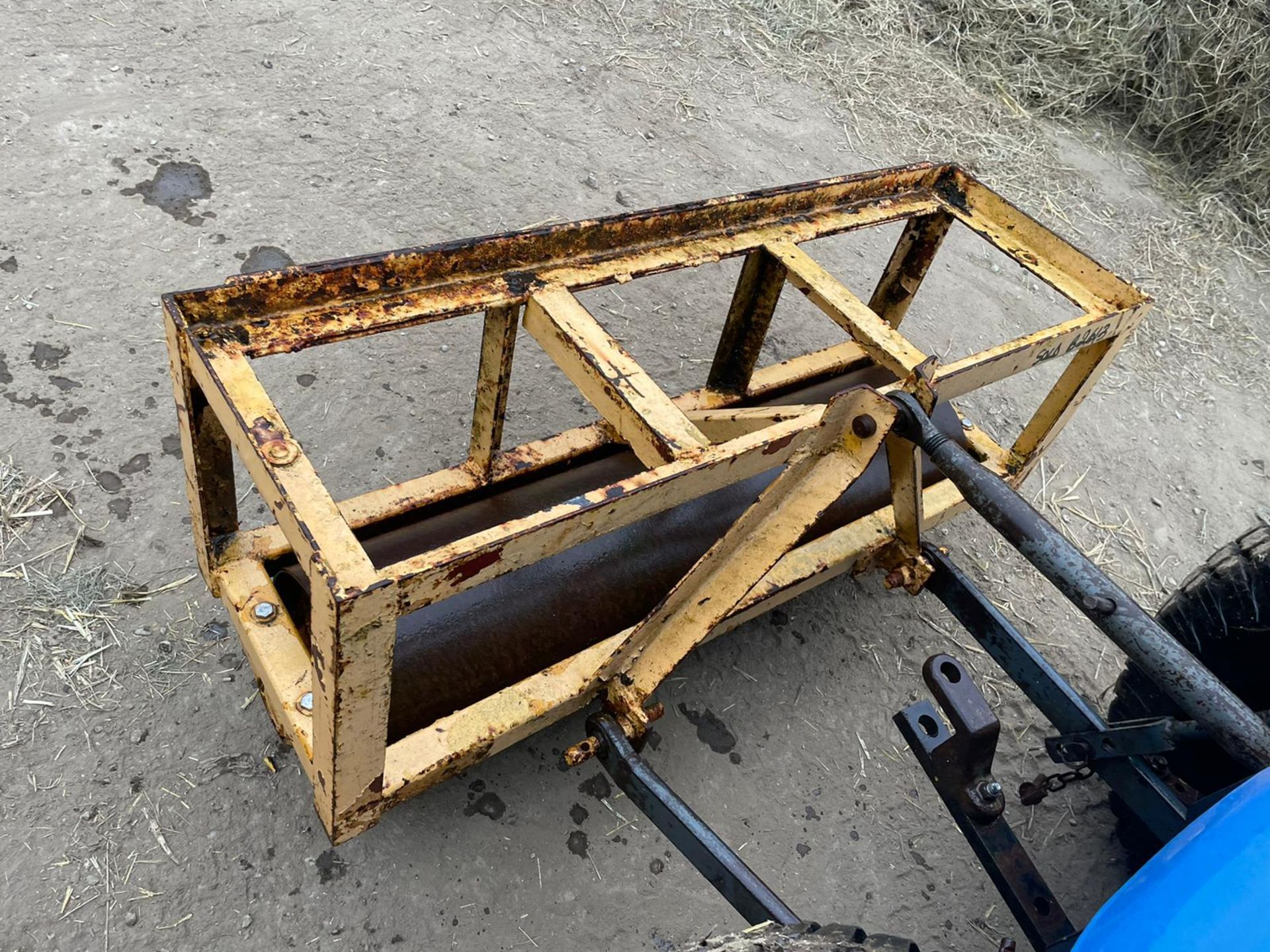 YELLOW CAGED ROLLER, SUITABLE FOR COMPACT TRACTOR, 3 POINT LINKAGE *PLUS VAT* - Image 3 of 5