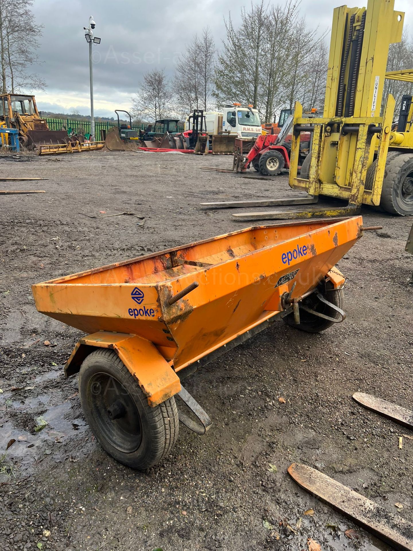 EPOKE ITM60 TRAILED GRITTER, WORKS OKAY, READY FOR THE SNOW *NO VAT* - Image 4 of 5