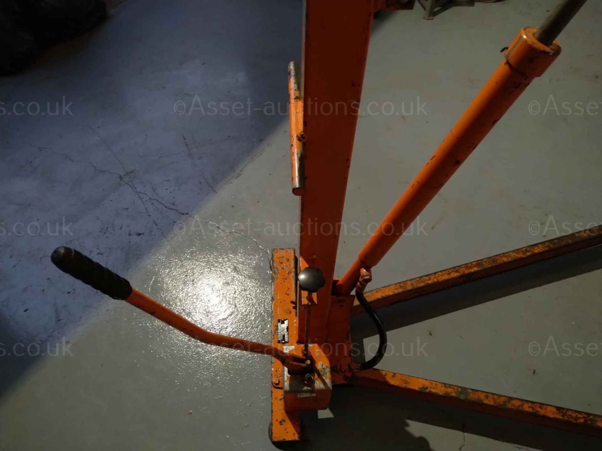 EFCO ENGINE CRANE, MODEL 750, ON CASTORS AND THE JIB IS TELSCOPIC *NO VAT* - Image 3 of 8