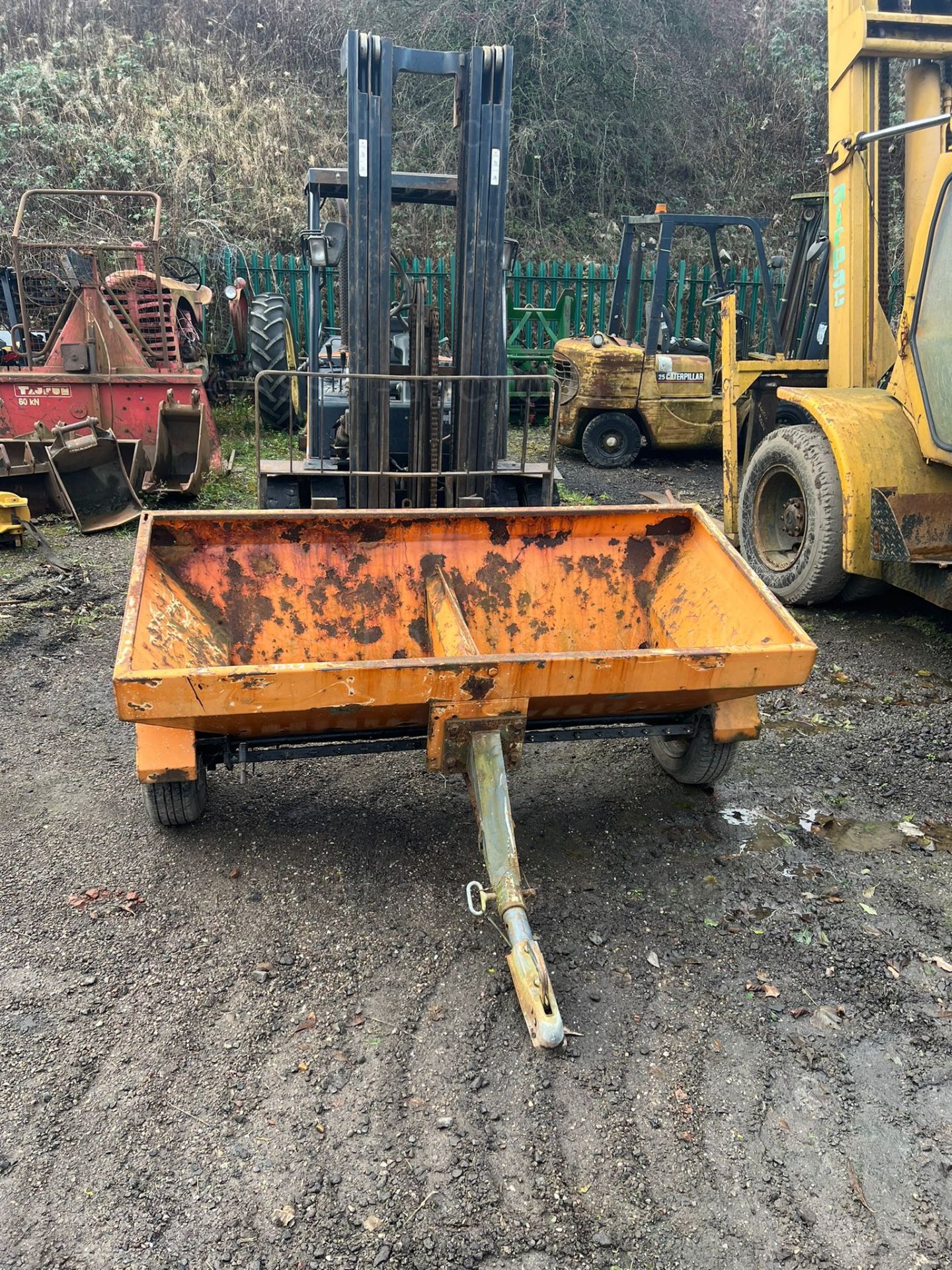 EPOKE ITM60 TRAILED GRITTER, WORKS OKAY, READY FOR THE SNOW *NO VAT* - Image 2 of 5