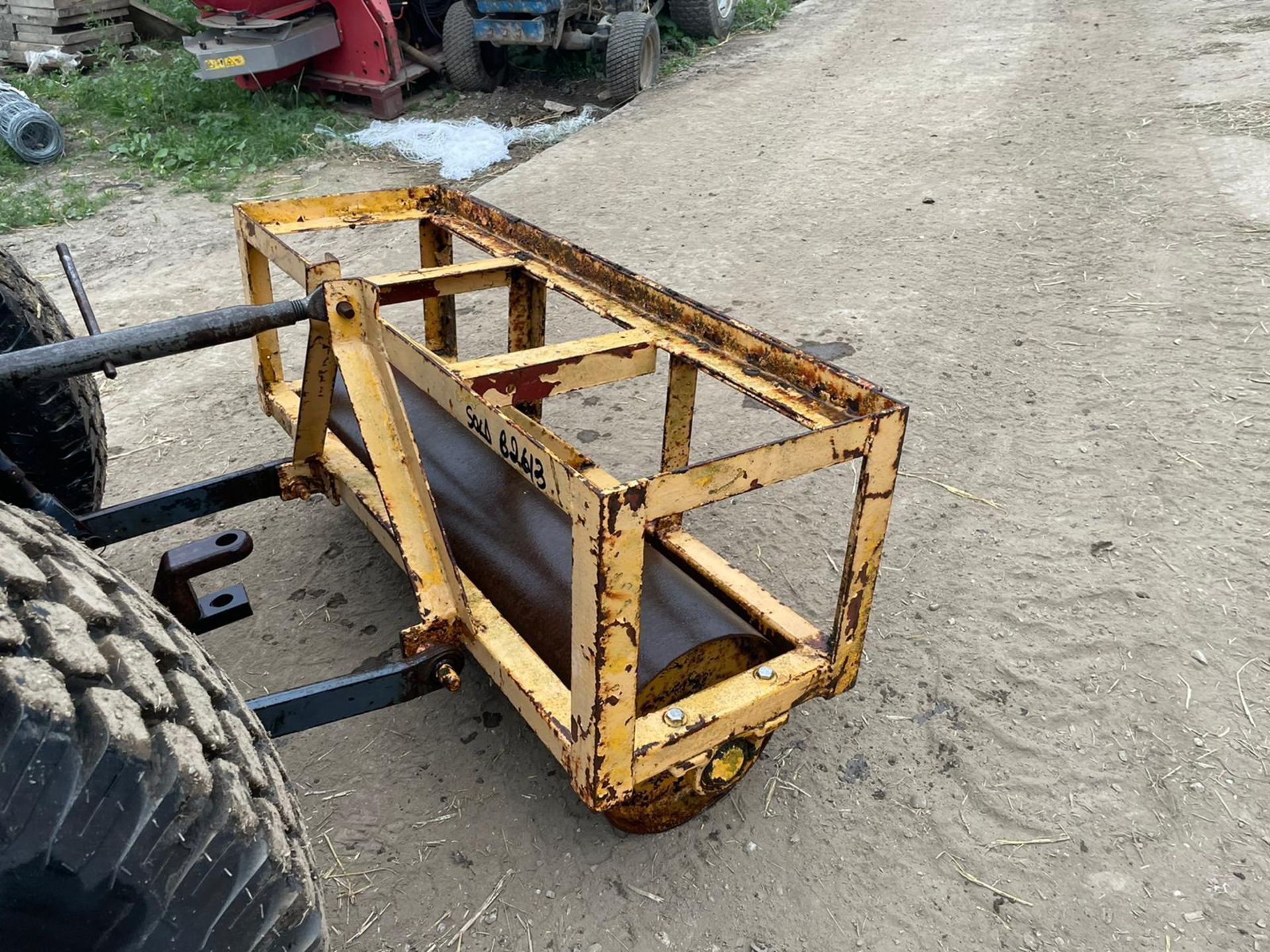 YELLOW CAGED ROLLER, SUITABLE FOR COMPACT TRACTOR, 3 POINT LINKAGE *PLUS VAT* - Image 2 of 5