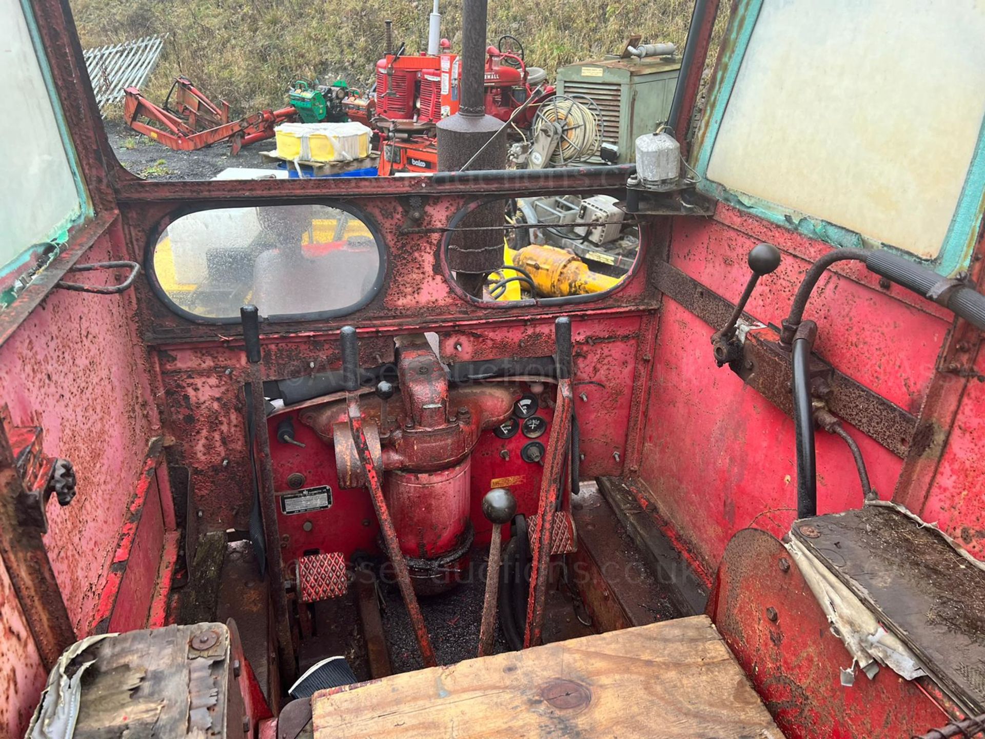 1955 INTERNATIONAL BTD6 39hp DIESEL TRACKED CRAWLER TRACTOR, RUNS AND DRIVES *PLUS VAT* - Image 5 of 9