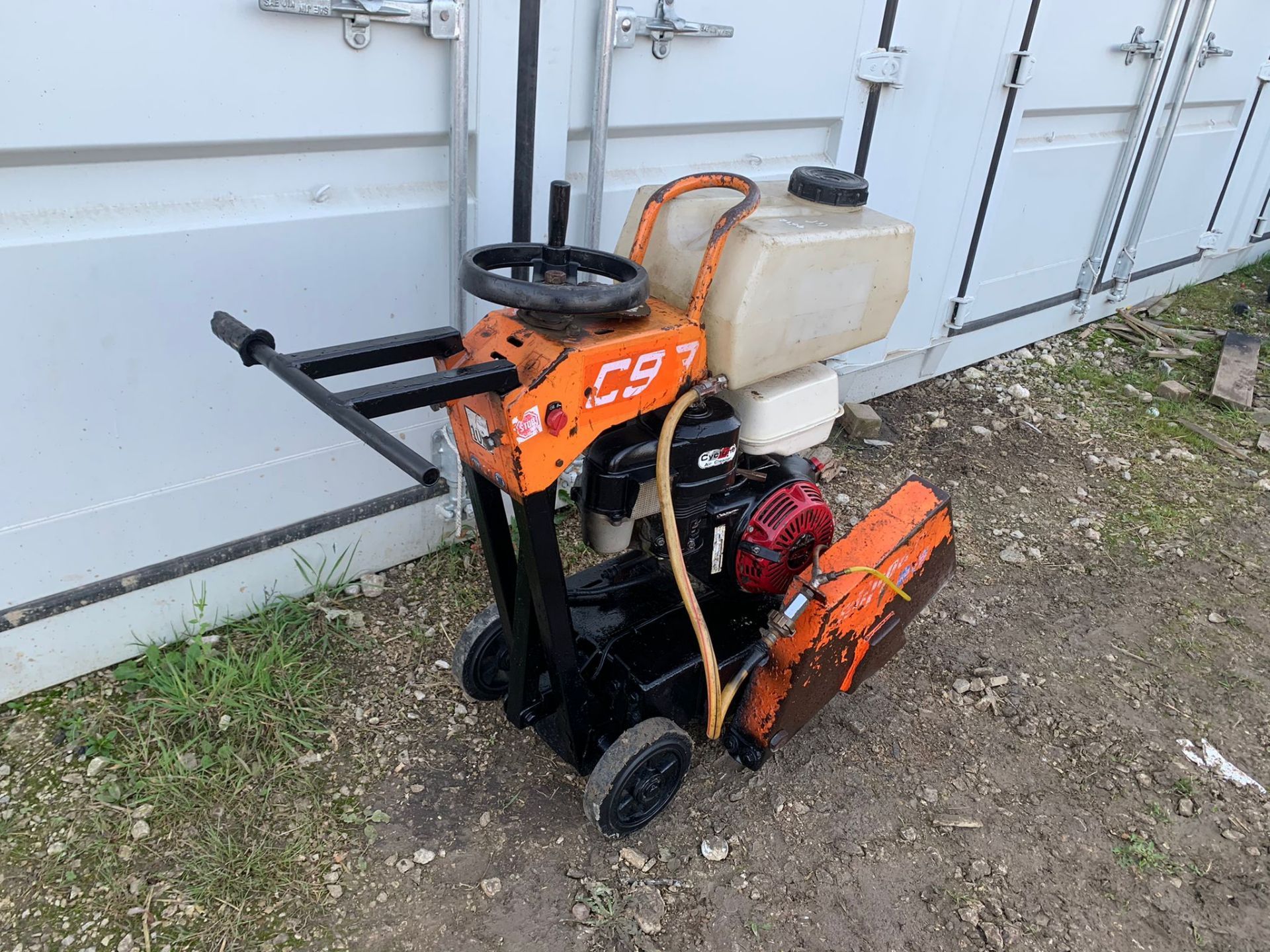 2015 CLIPPER C99 FLOOR SAW, RUNS AND WORKS, NO BLADE, HONDA GX390 ENGINE, WATER TANK INCLUDED - Image 4 of 6