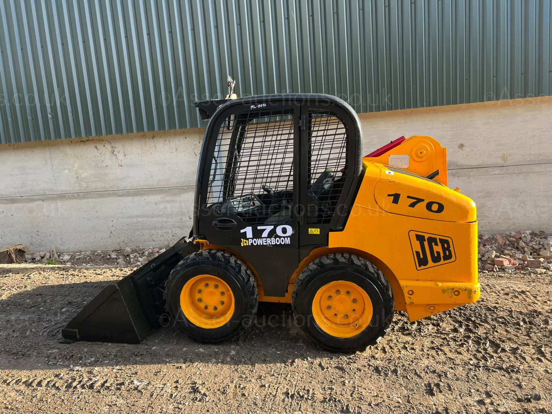 2008 JCB 170 POWERBOOM SKIDSTEER, RUNS DRIVES AND DIGS, C/W BUCKET, ELECTRIC START *PLUS VAT*