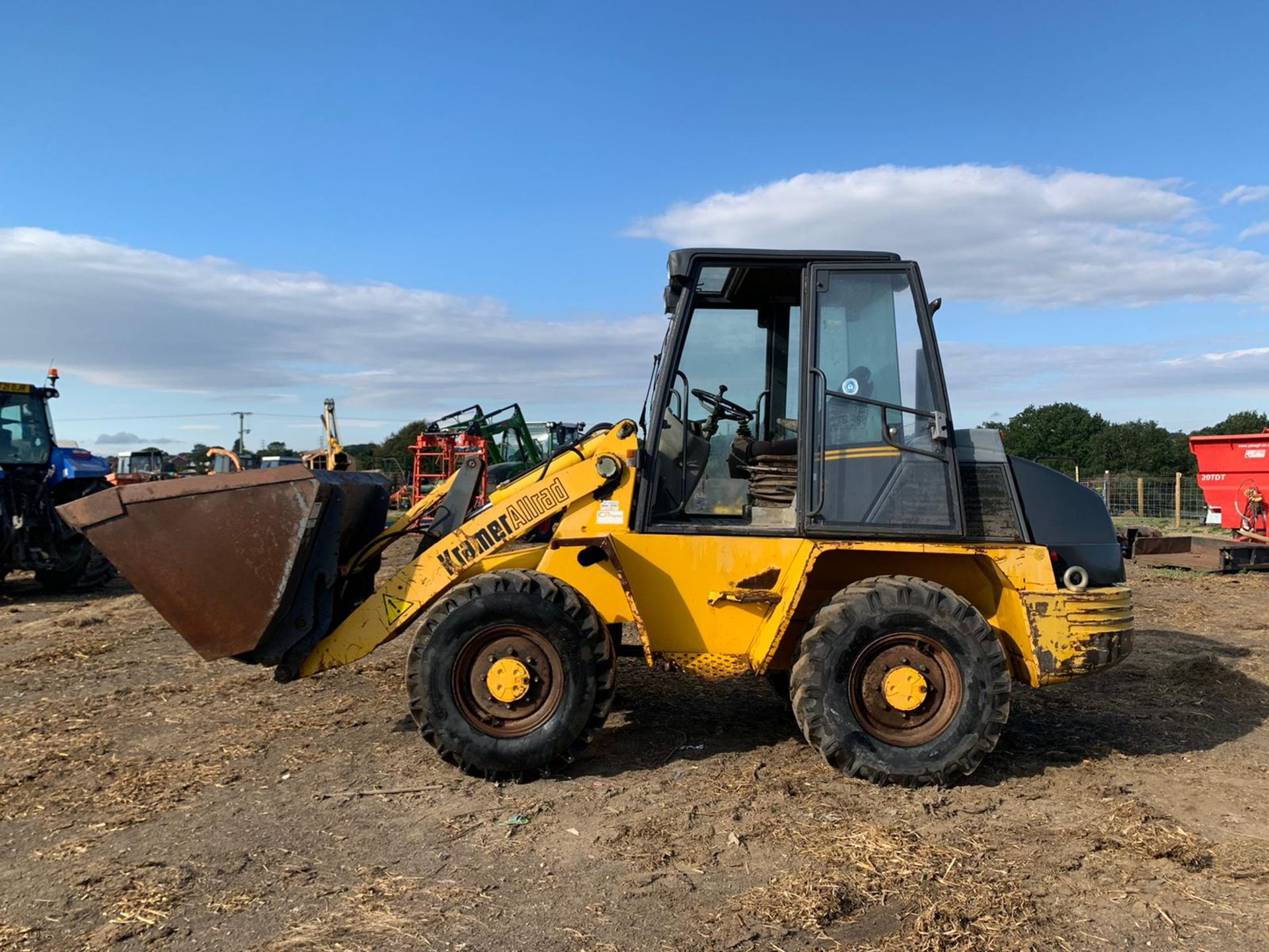 KRAMER ALLRAD 420 4WS LOADING SHOVEL, RUNS DRIVES AND LIFTS, HYDRAULIC QUCIK HITCH *PLUS VAT* - Image 3 of 16