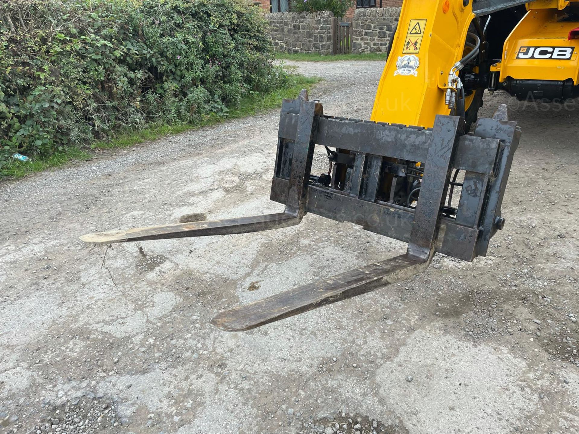 2019/69 JCB 526-56 AGRI PLUS TELEHANDLER, SHOWING A LOW AND GENUINE 750 HOURS *PLUS VAT* - Image 28 of 29