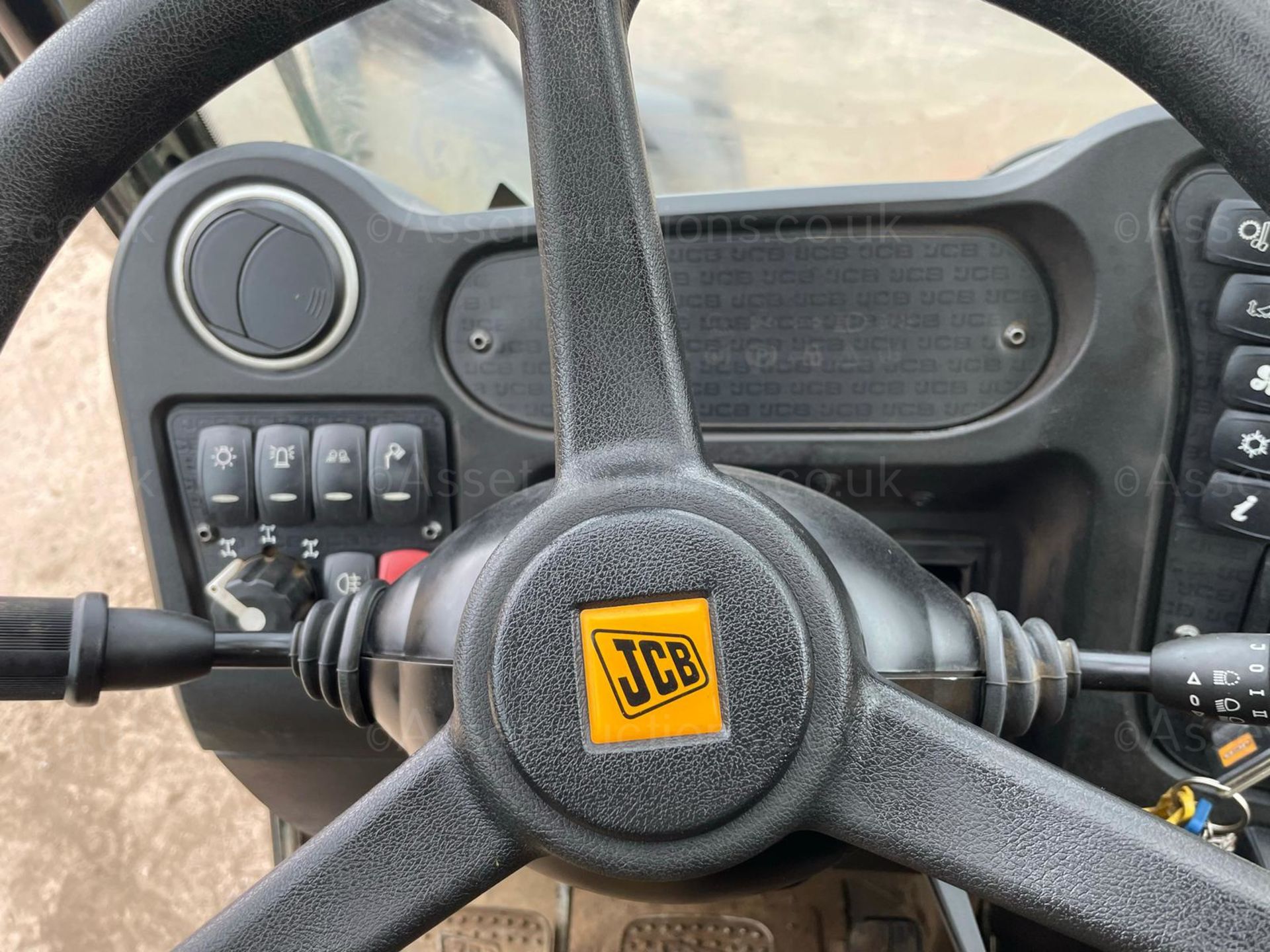 2019/69 JCB 526-56 AGRI PLUS TELEHANDLER, SHOWING A LOW AND GENUINE 750 HOURS *PLUS VAT* - Image 14 of 29