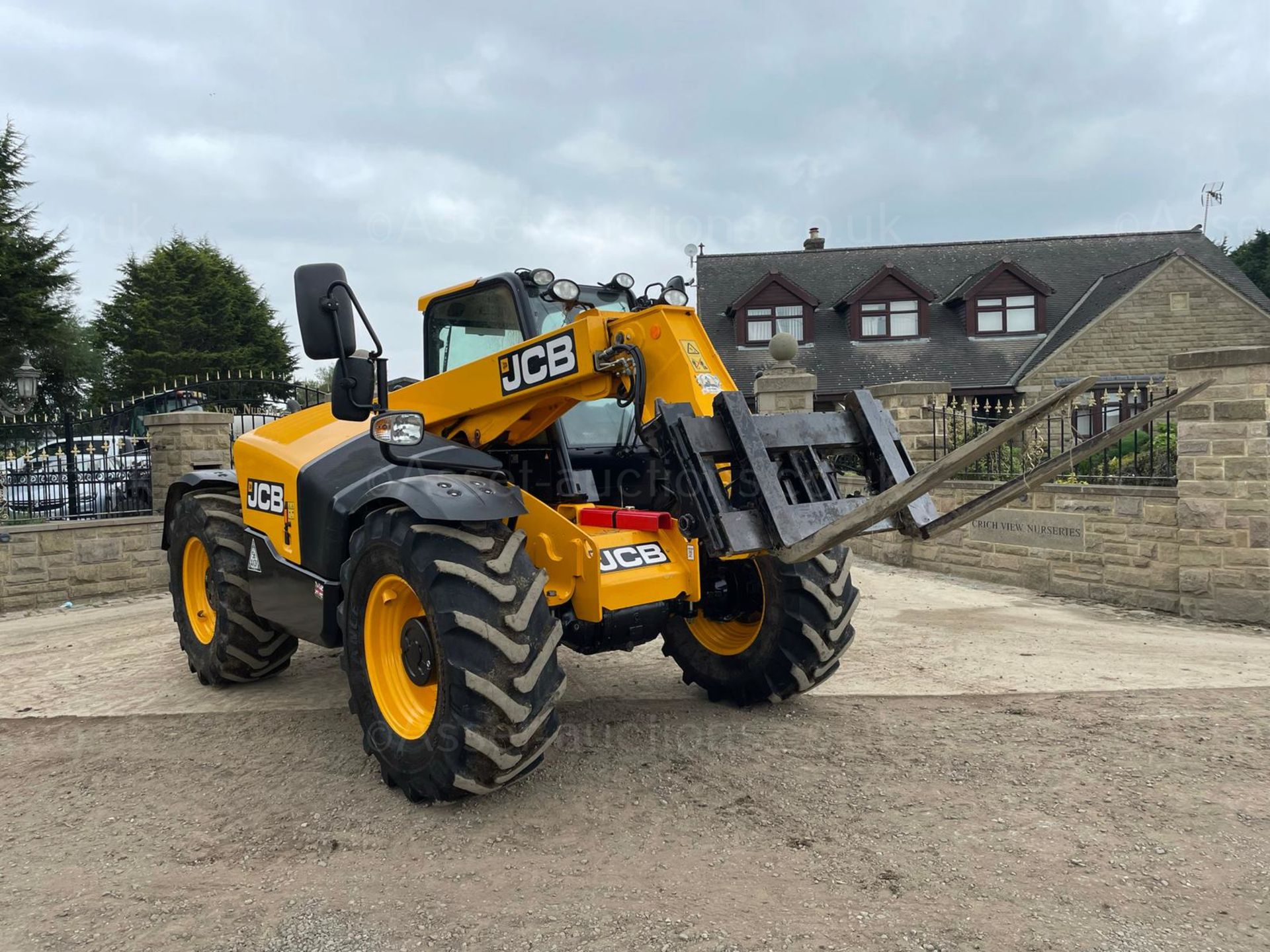 2019/69 JCB 526-56 AGRI PLUS TELEHANDLER, SHOWING A LOW AND GENUINE 750 HOURS *PLUS VAT* - Image 2 of 29