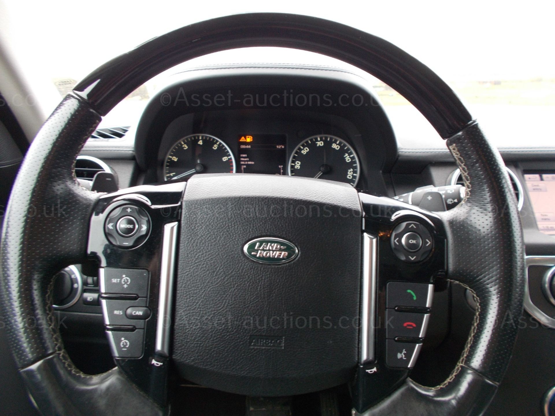 2015/64 LAND ROVER DISCOVERY HSE LUXURY SCV6 7 SEATER, 3.0 V6 PETROL SUPERCHARGED *PLUS VAT* - Image 20 of 27