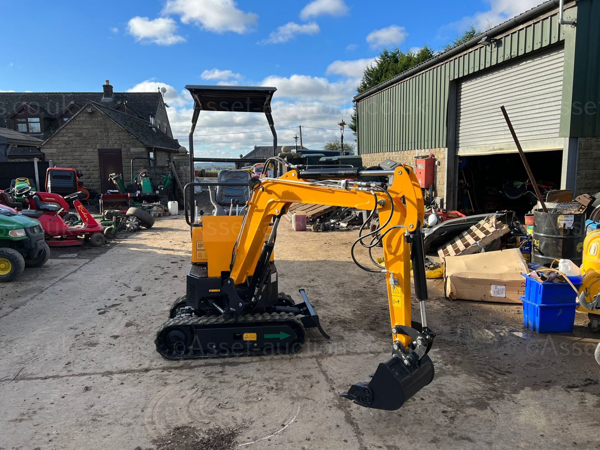 NEW AND UNUSED ATTACK AT10 1 TON DIESEL MINI DIGGER, RUNS DRIVES AND DIGS, CANOPY *PLUS VAT* - Image 8 of 14