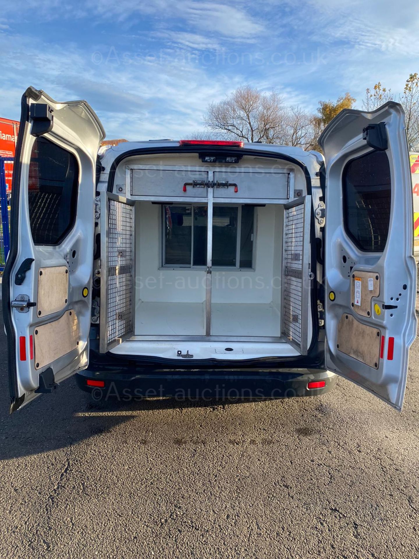 2014/64 FORD TRANSIT CONNECT 240 SILVER LWB DOG VAN, 73K MILES WITH FSH, 2 LARGE DOG CAGES *PLUS VAT - Image 7 of 10