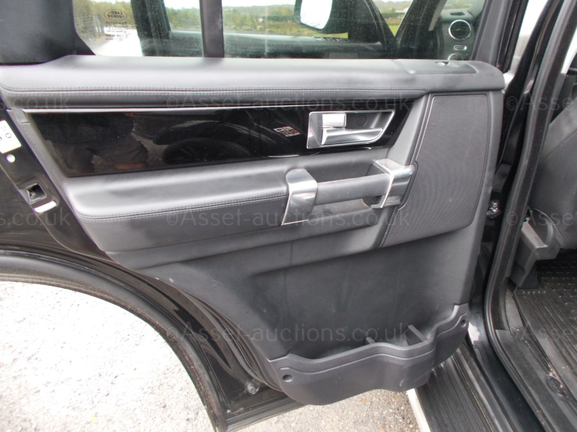 2015/64 LAND ROVER DISCOVERY HSE LUXURY SCV6 7 SEATER, 3.0 V6 PETROL SUPERCHARGED *PLUS VAT* - Image 12 of 27