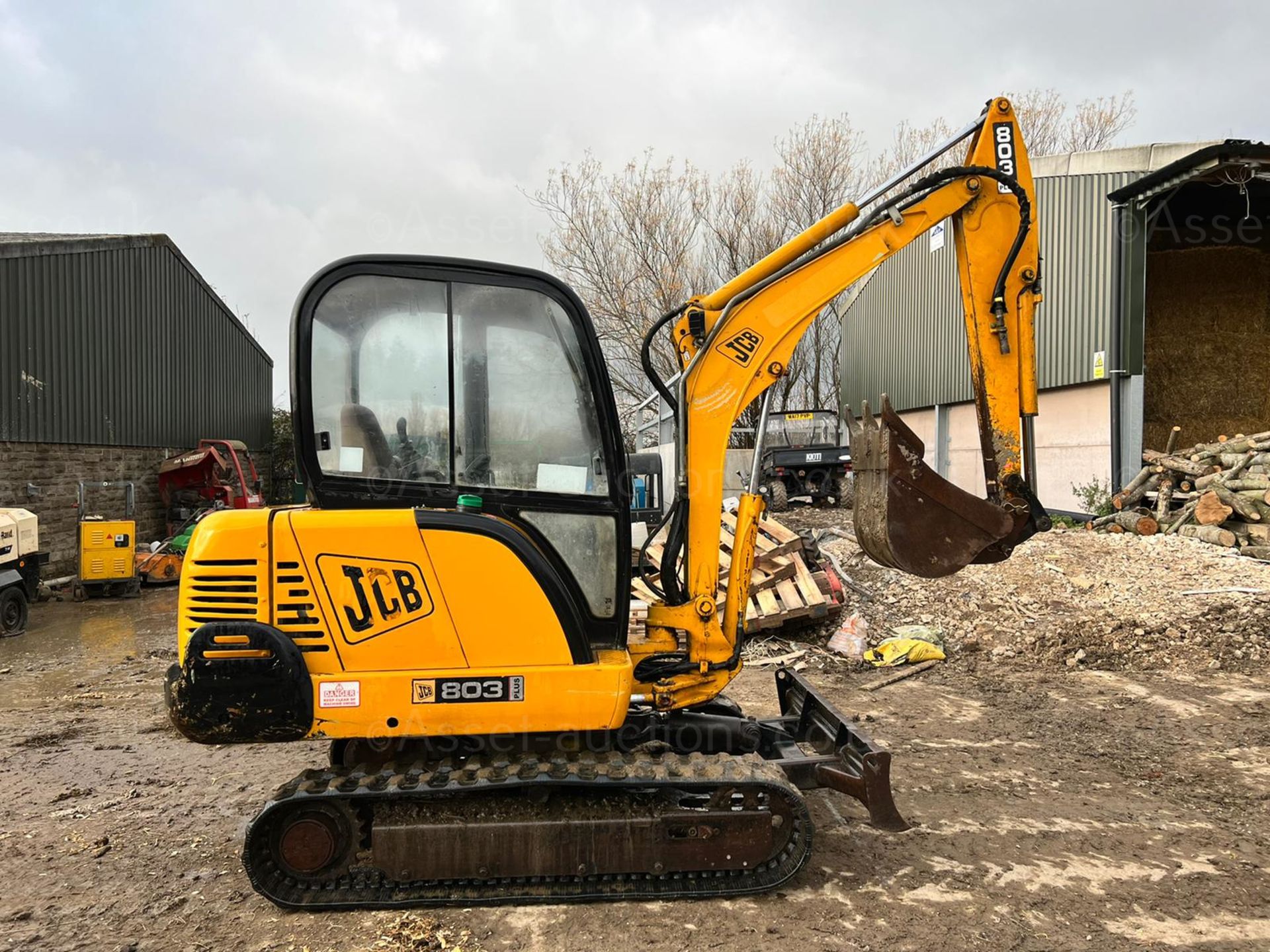 2003 JCB 803 PLUS 3 TON MINI DIGGER, RUNS DRIVES AND DIGS, FULLY CABBED, GOOD SET OF TRACKS - Image 3 of 15