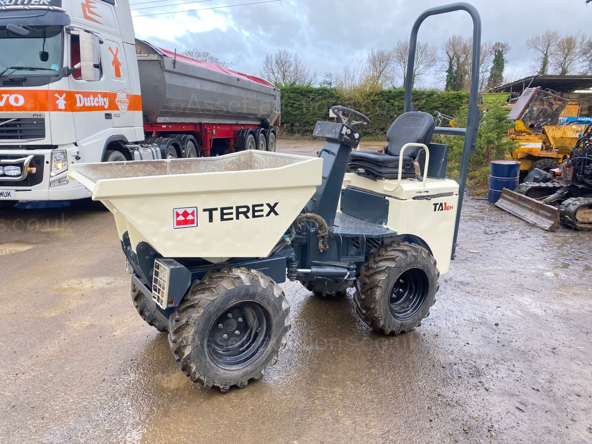 2007 TEREX 1 TON HIGH TIP DUMPER, 860 HOURS, GOOD TYRES, START FIRST GO AND RUNS WELL *PLUS VAT* - Image 2 of 5